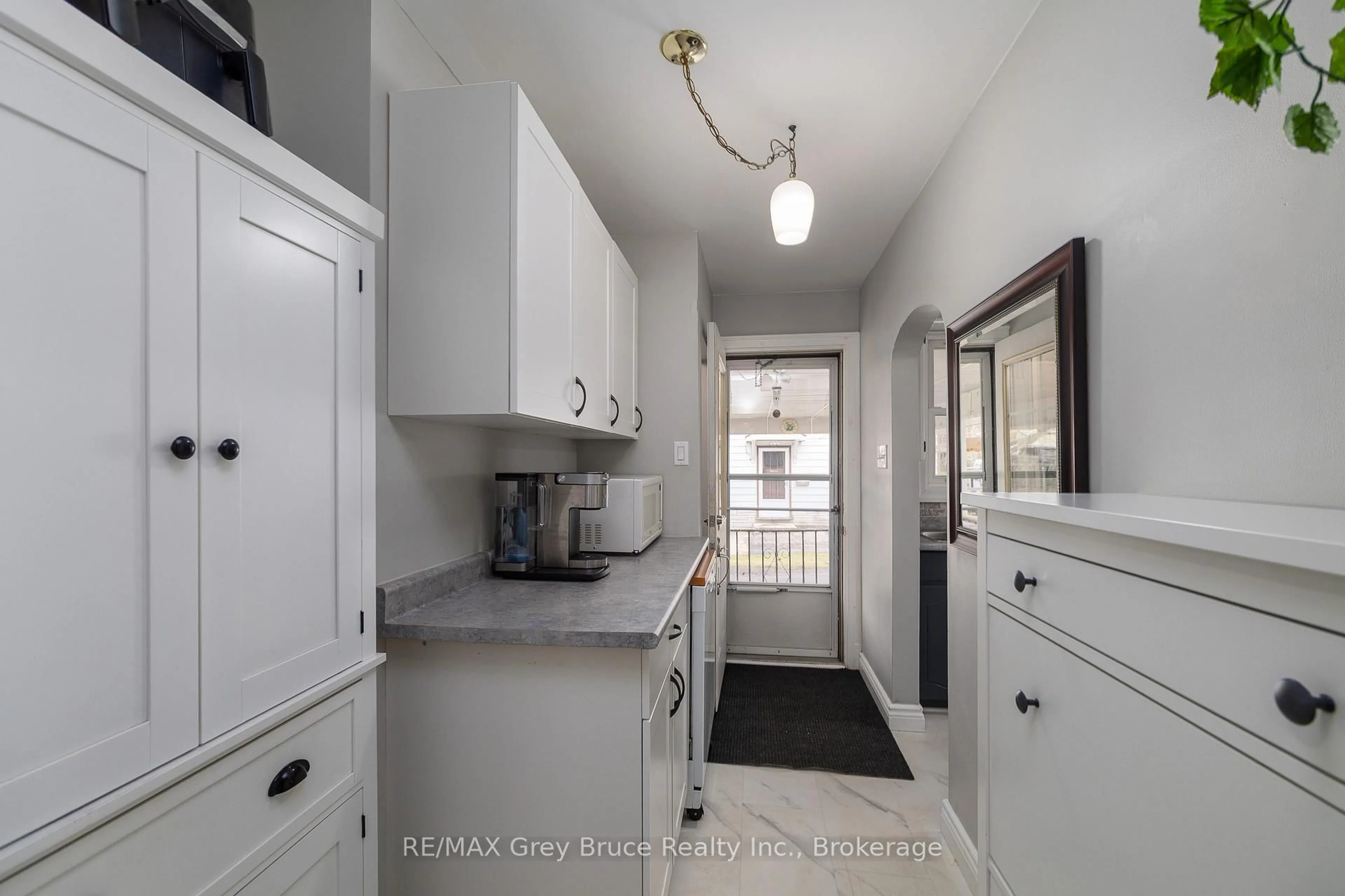 Standard kitchen, unknown for 2120 4th Ave, Owen Sound Ontario N4K 4Y5
