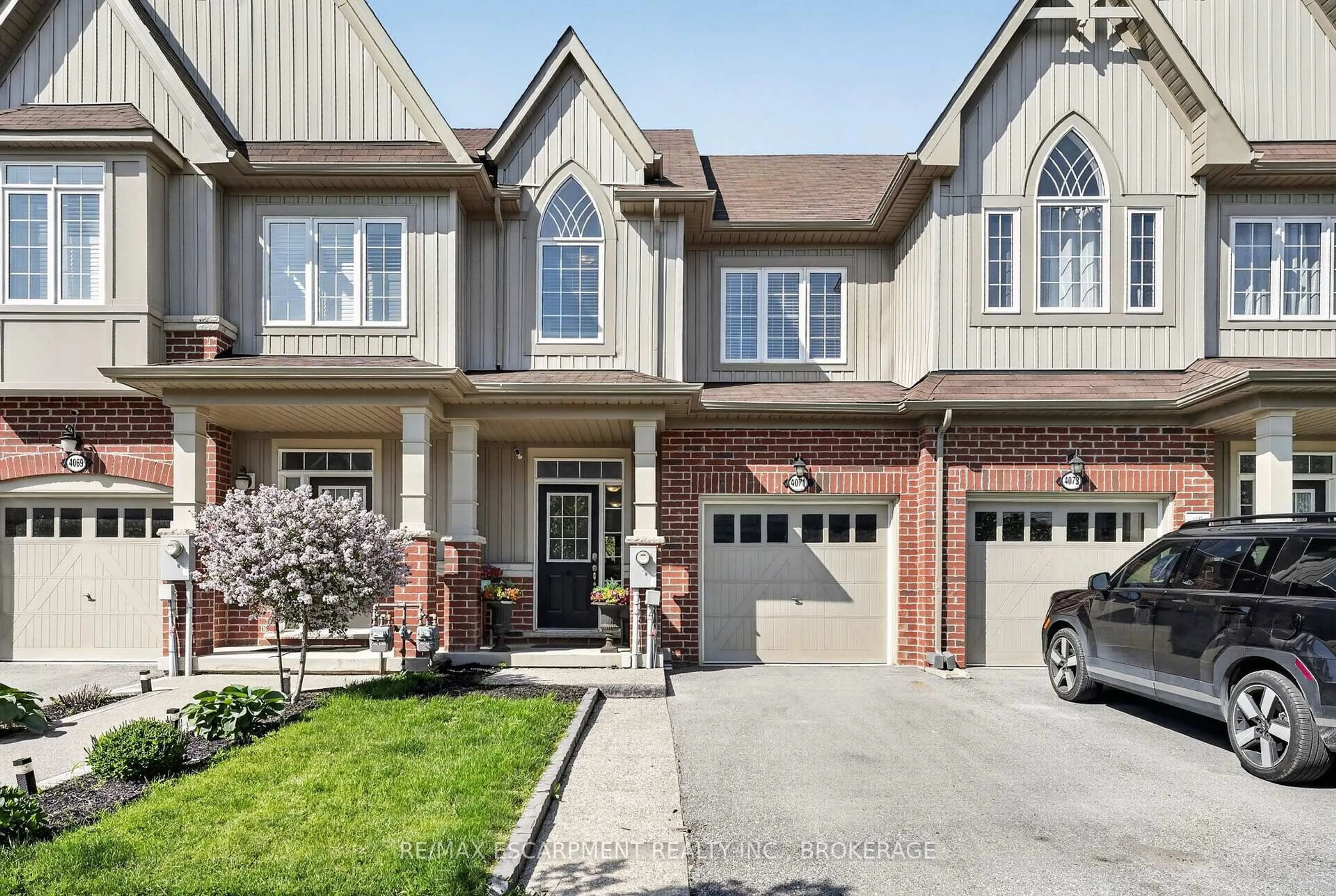 Home with brick exterior material, street for 4071 Fracchioni Dr, Lincoln Ontario L3J 0R5