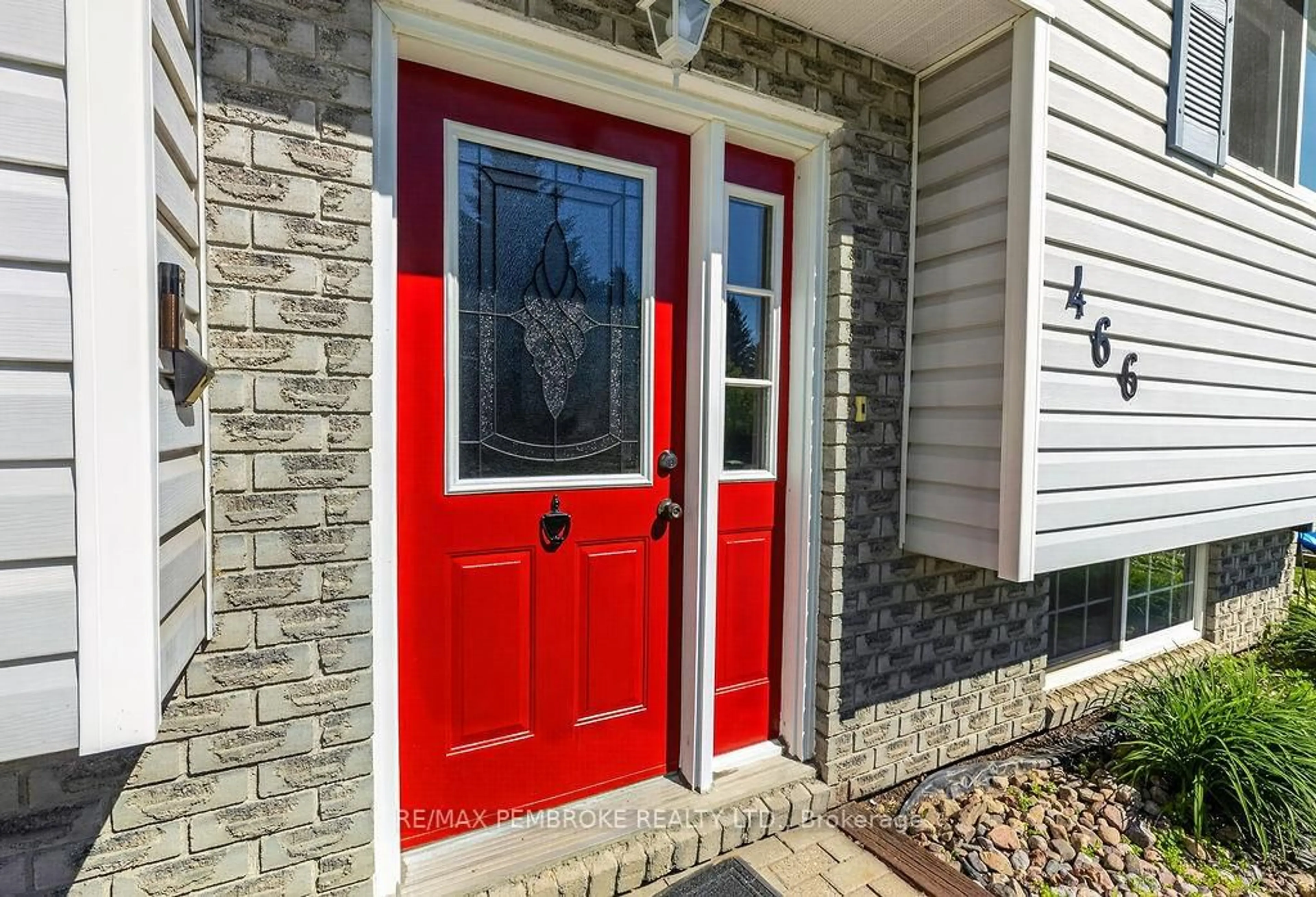 Indoor entryway for 466 Gourley Ave, Pembroke Ontario K8A 8J5