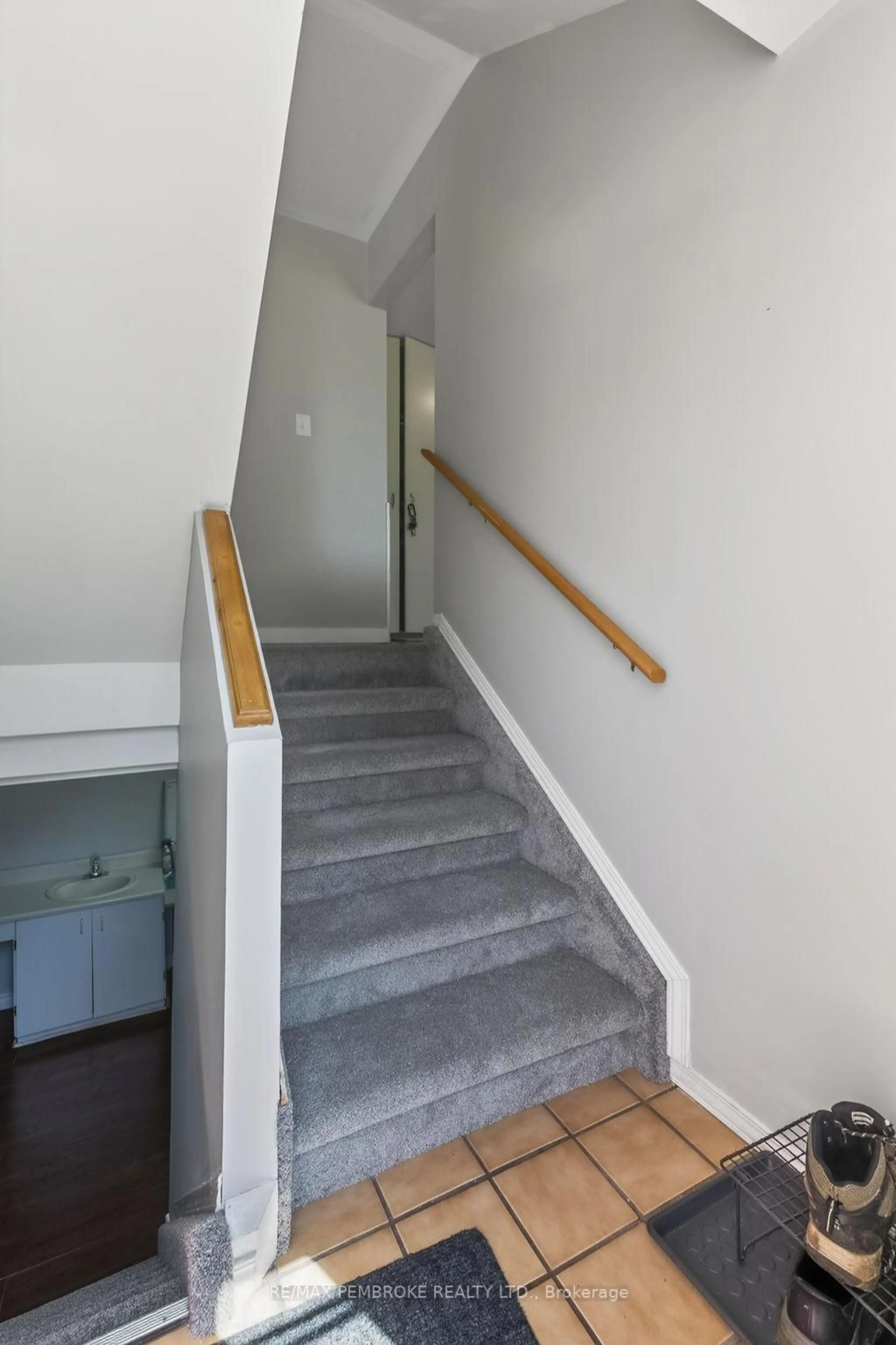 Stairs for 466 Gourley Ave, Pembroke Ontario K8A 8J5