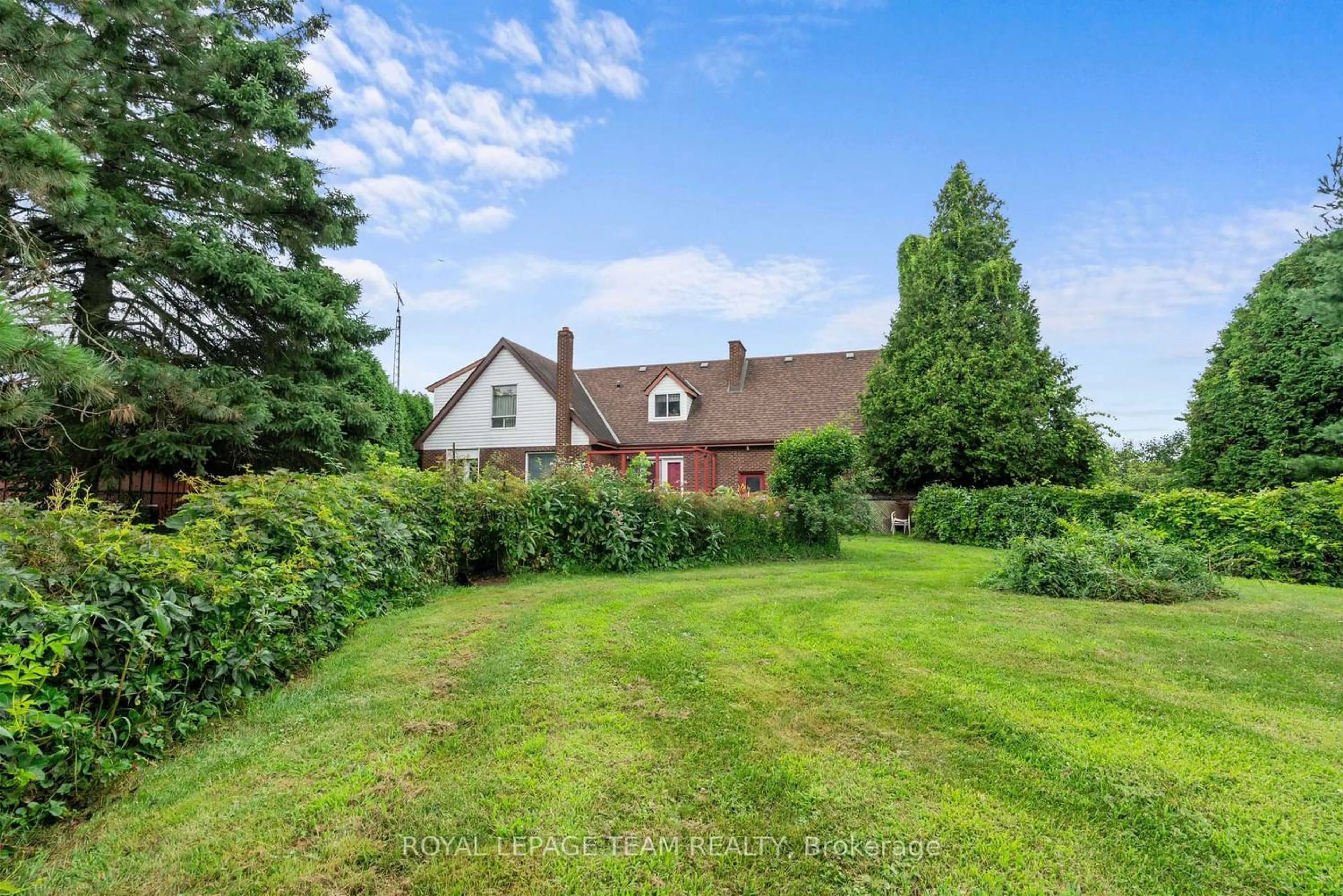 A pic from outside/outdoor area/front of a property/back of a property/a pic from drone, unknown for 5687 Cherry St, South Dundas Ontario K0C 1X0