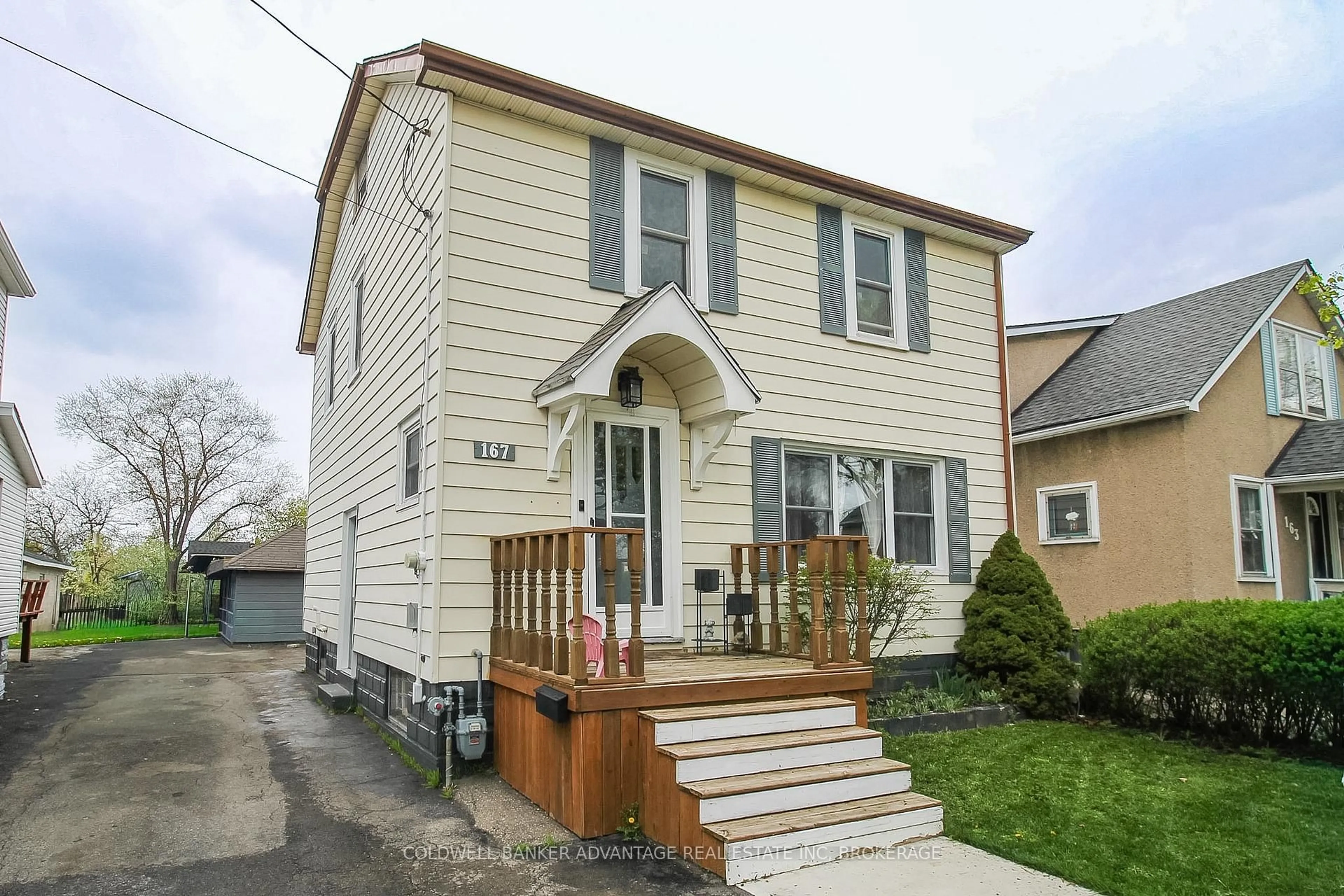 Home with vinyl exterior material, street for 167 GARNER St, Welland Ontario L3B 2Y1