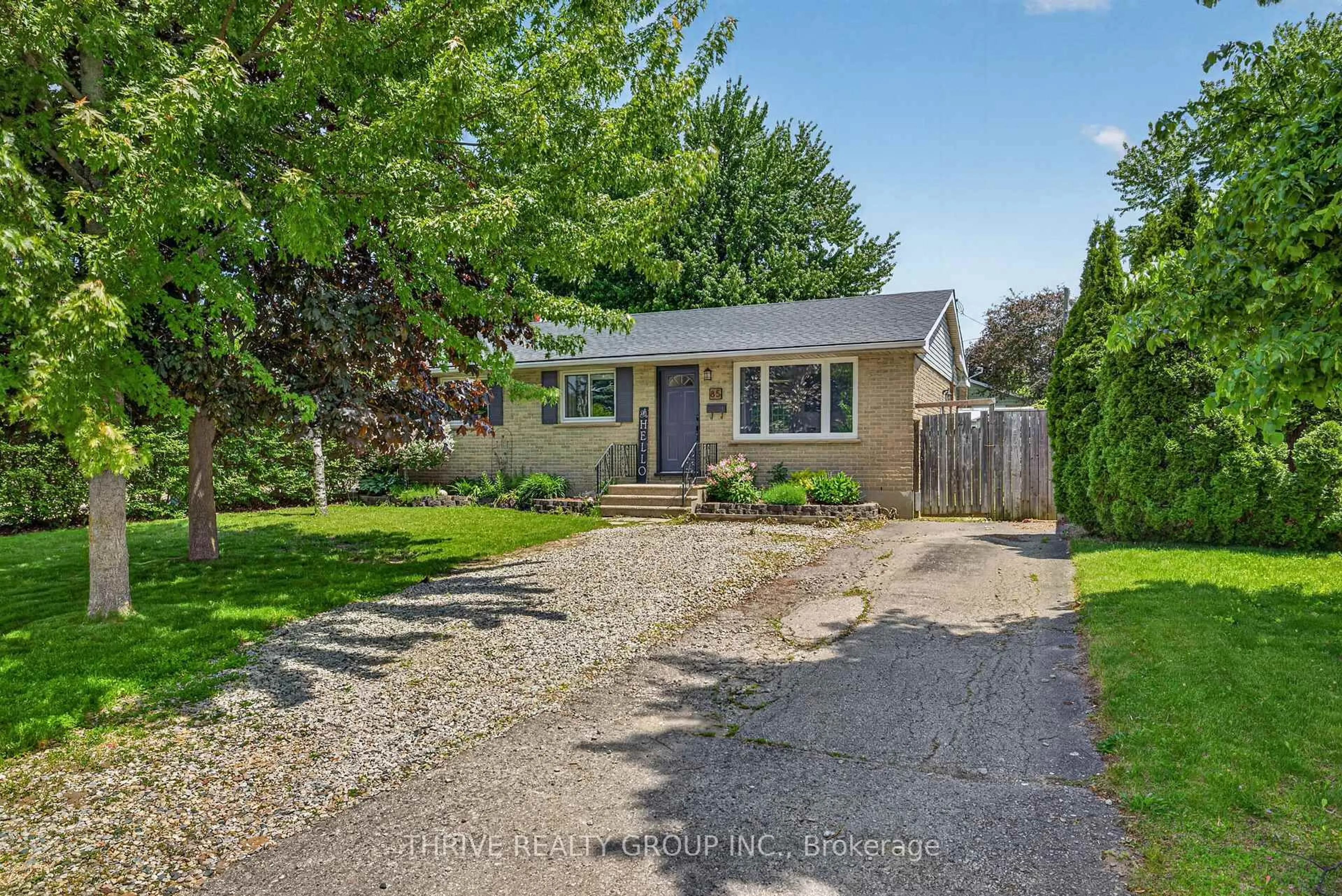 Home with vinyl exterior material, street for 85 Vanbuskirk Dr, St. Thomas Ontario N5R 4Z3