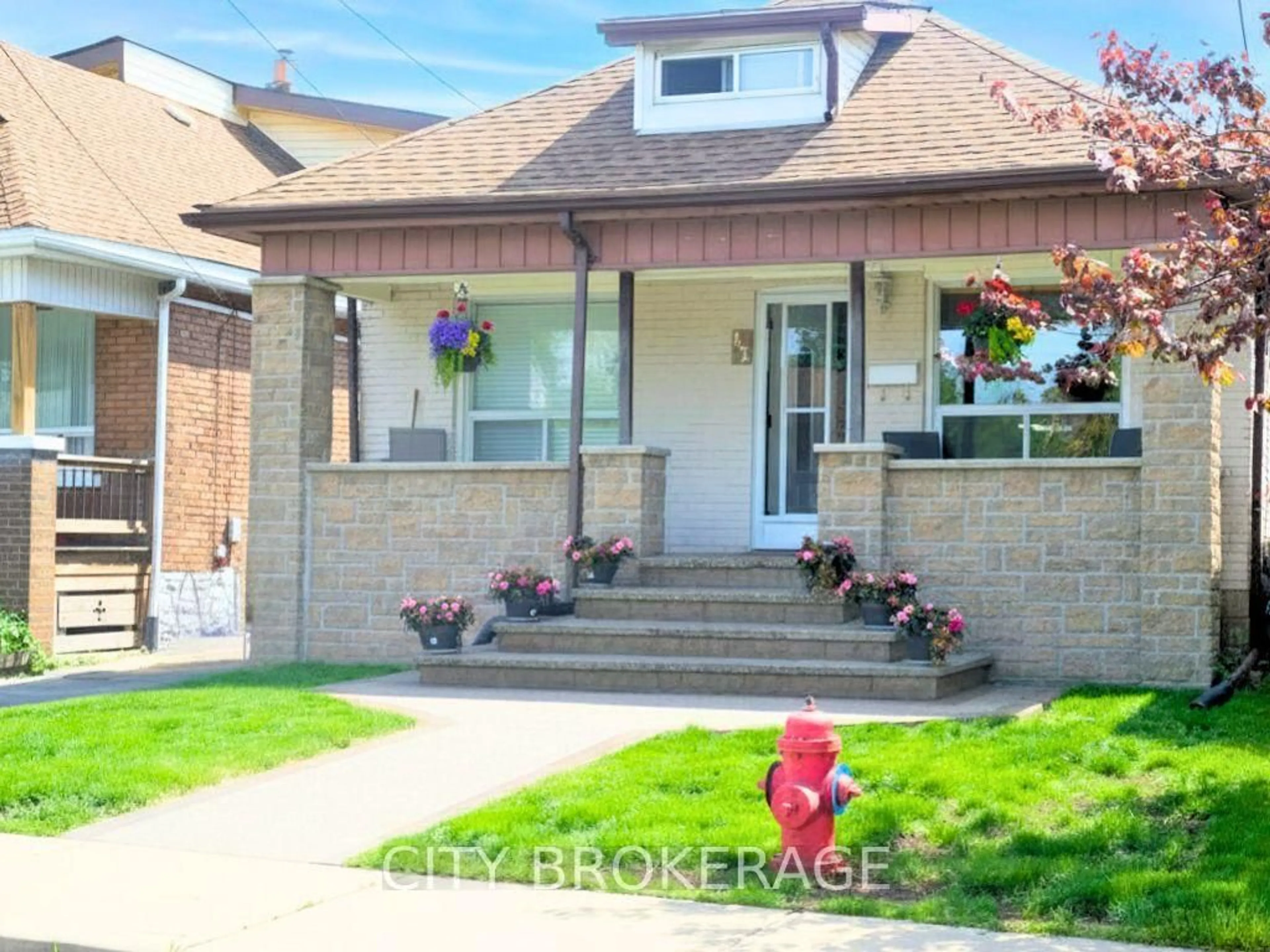 Home with brick exterior material, street for 42 Dalhousie Ave, Hamilton Ontario L8L 3J5