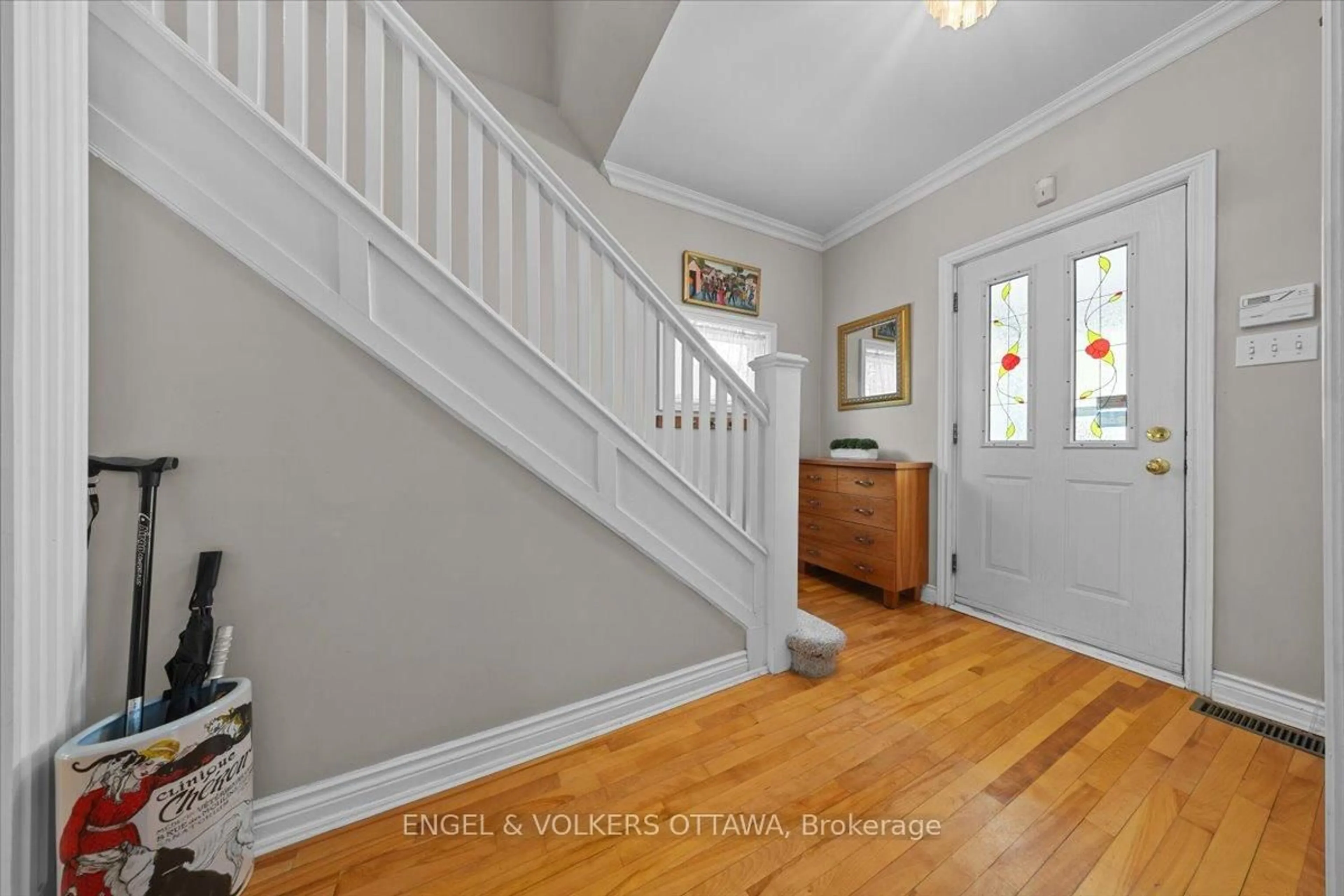 Indoor entryway for 4 Allan Pl, Ottawa Ontario K1S 3T1