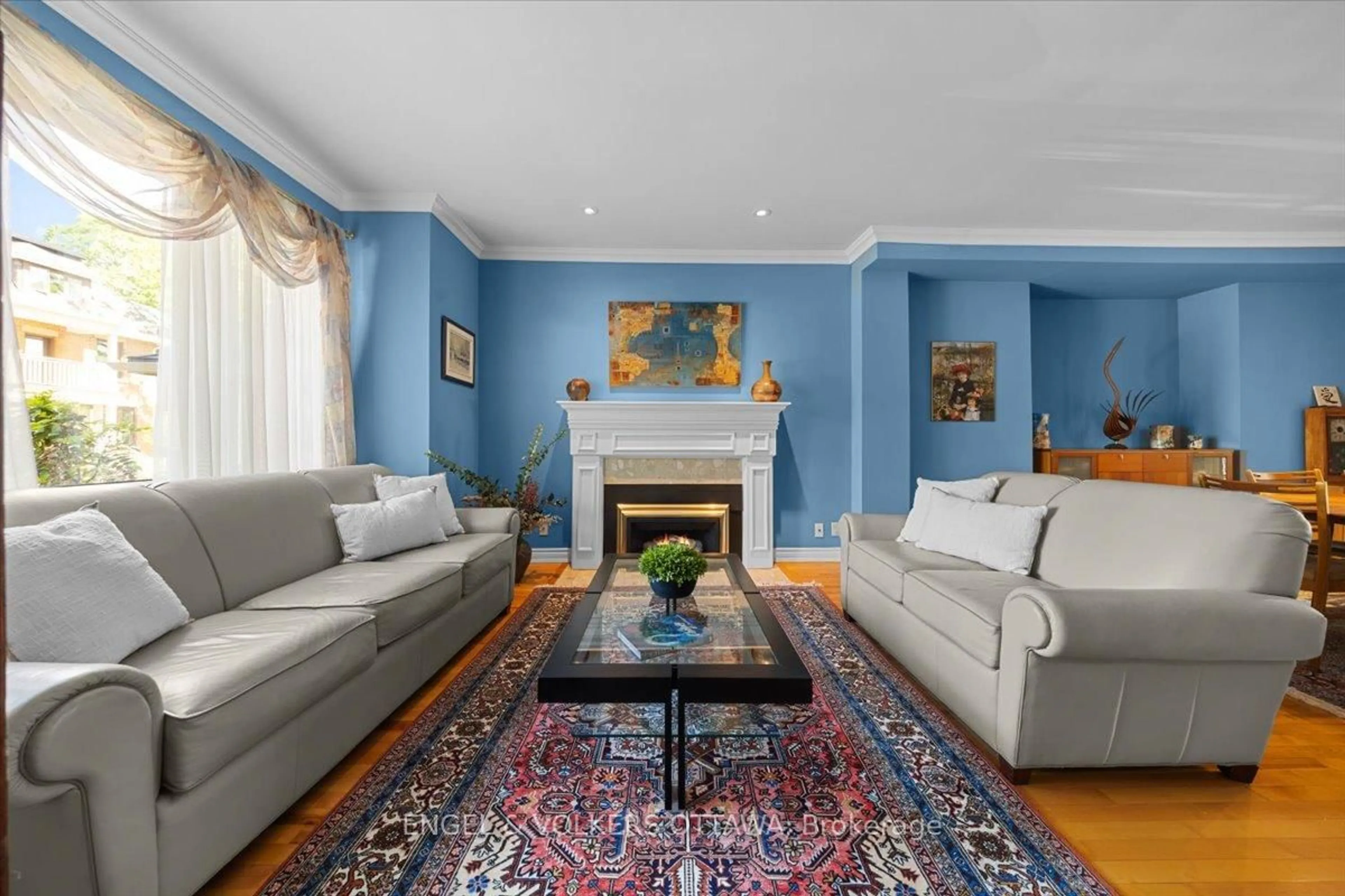 Living room with furniture, unknown for 4 Allan Pl, Ottawa Ontario K1S 3T1