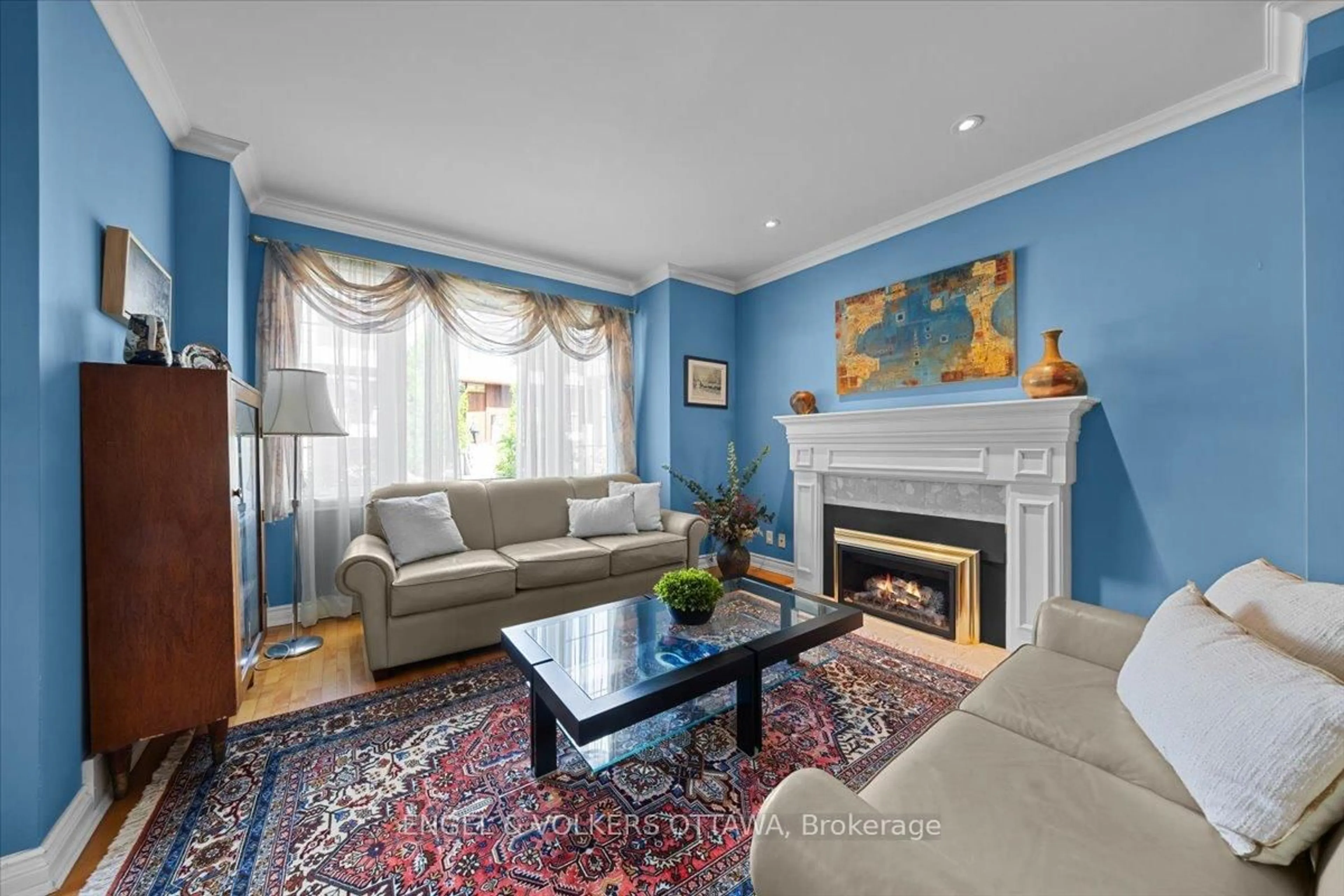 Living room with furniture, unknown for 4 Allan Pl, Ottawa Ontario K1S 3T1