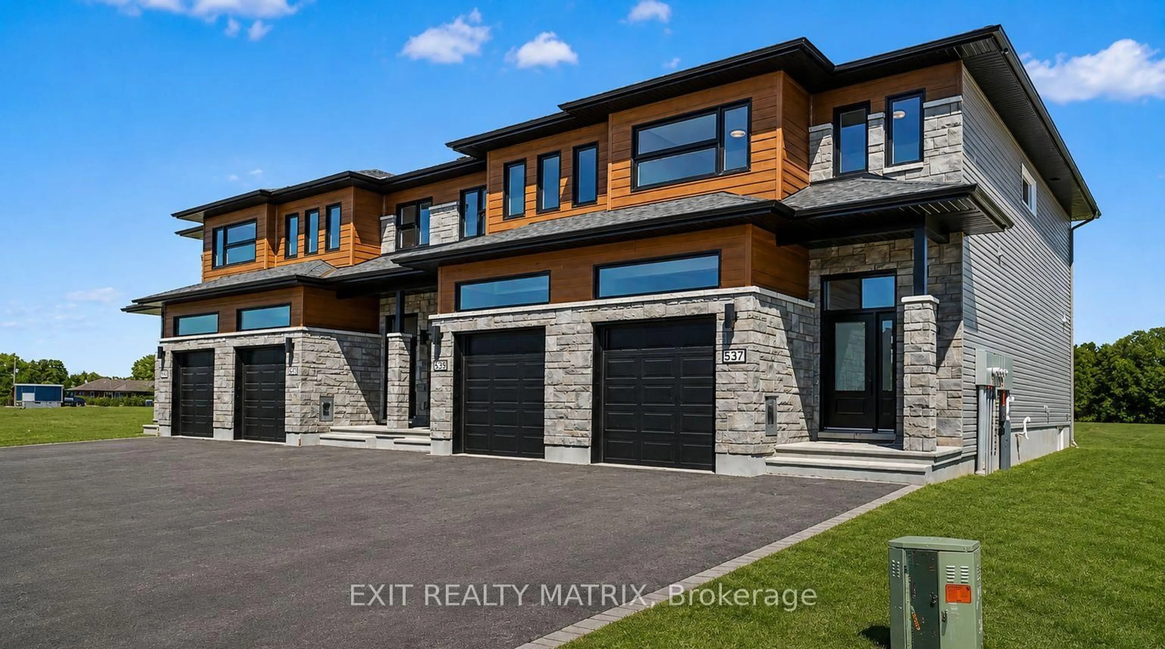 Unknown for 537 Regina St, Russell Ontario K0A 1W0