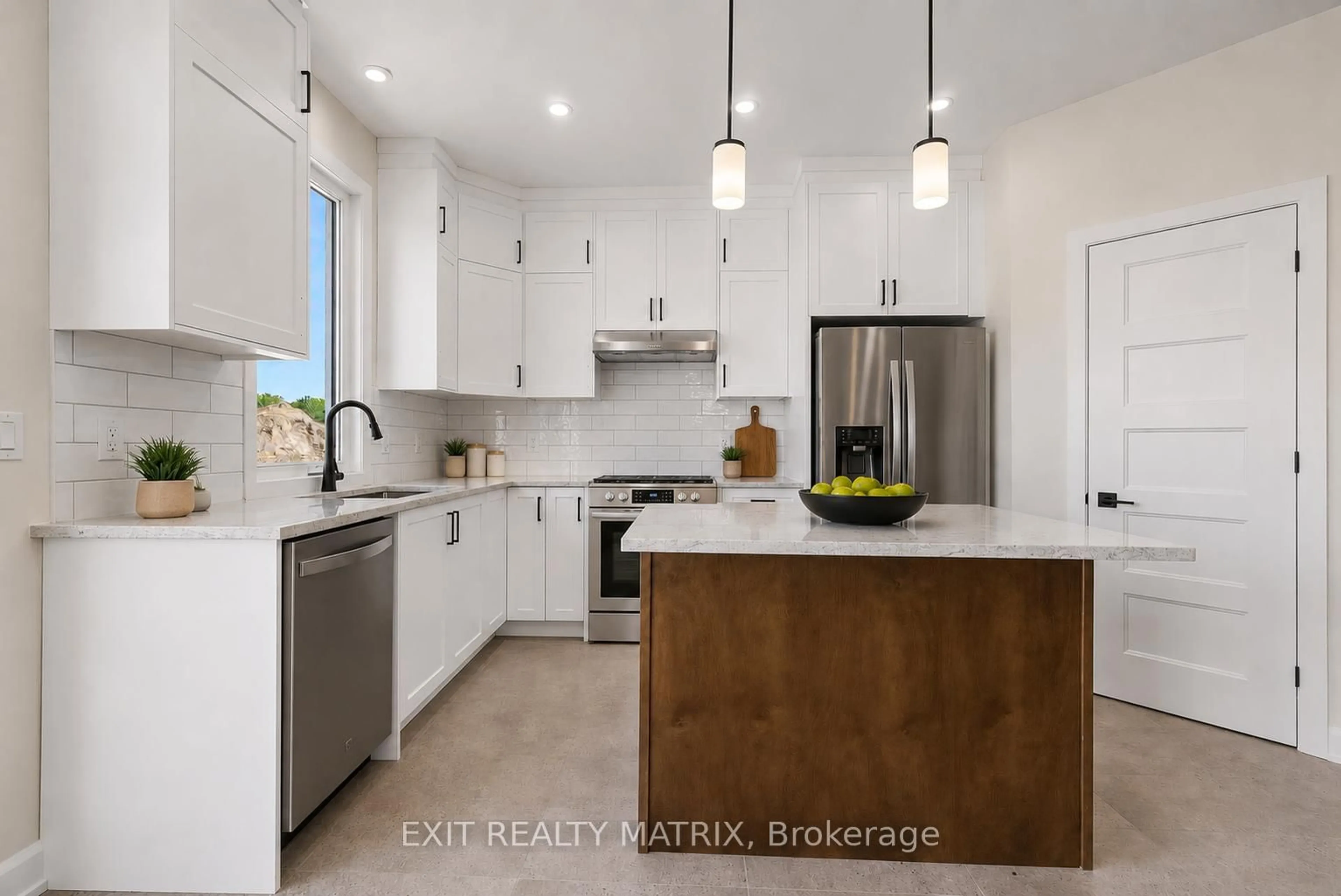 Contemporary kitchen, ceramic/tile floor for 537 Regina St, Russell Ontario K0A 1W0