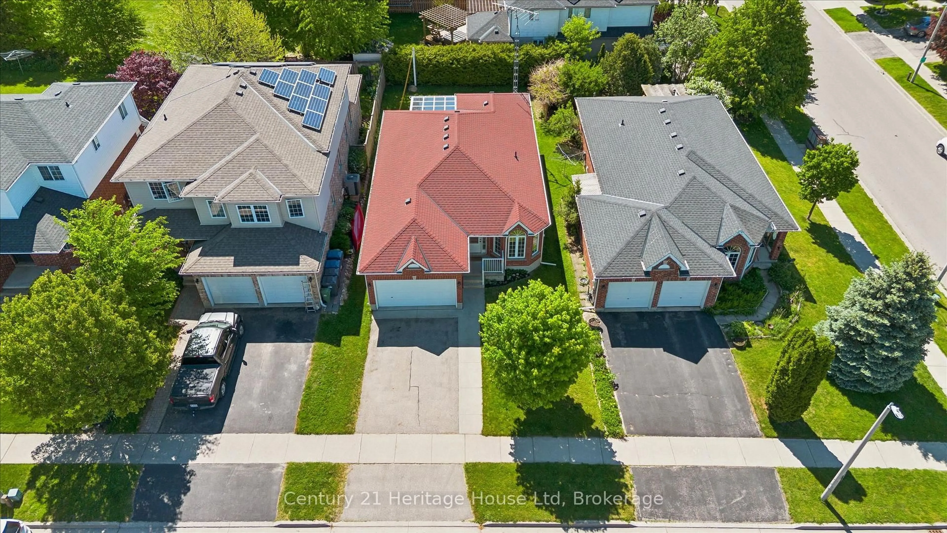 A pic from outside/outdoor area/front of a property/back of a property/a pic from drone, street for 35 Shackleton Dr, Guelph Ontario N1E 7K5