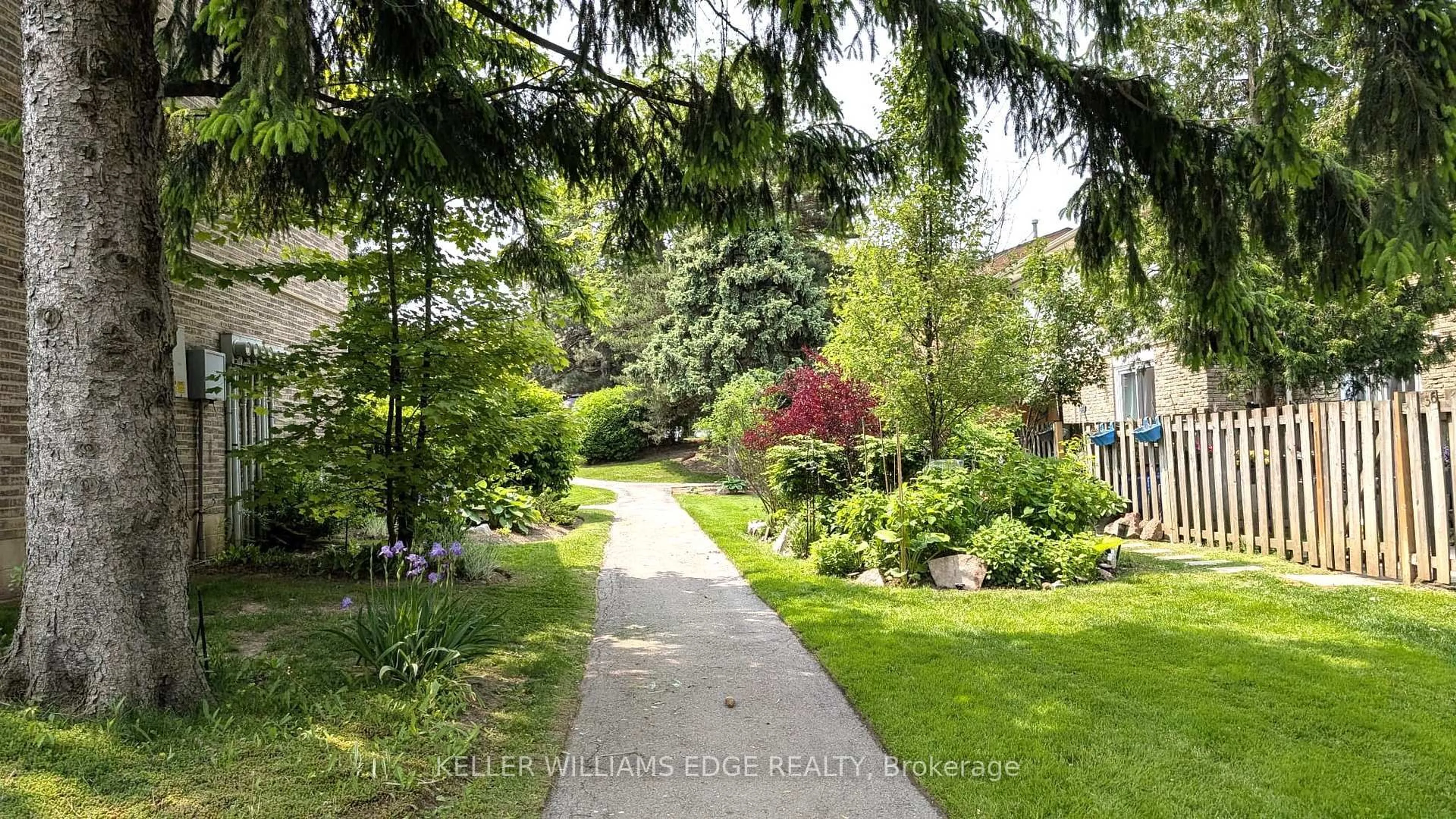 Patio, street for 1420 Garth St #37, Hamilton Ontario L9B 1R6