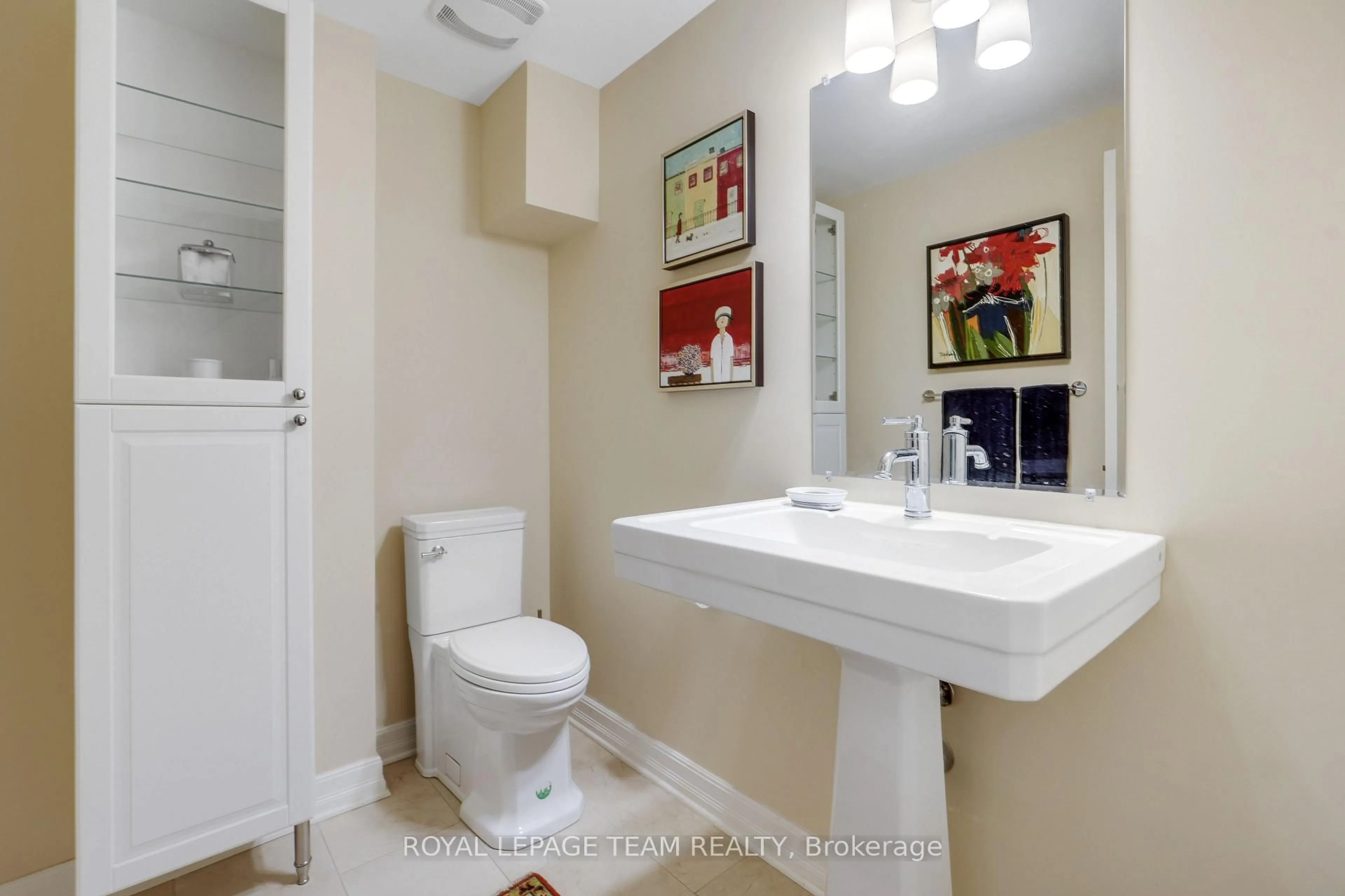 Standard bathroom, ceramic/tile floor for 13 Oak Park Private, Ottawa Ontario K1Z 1B6