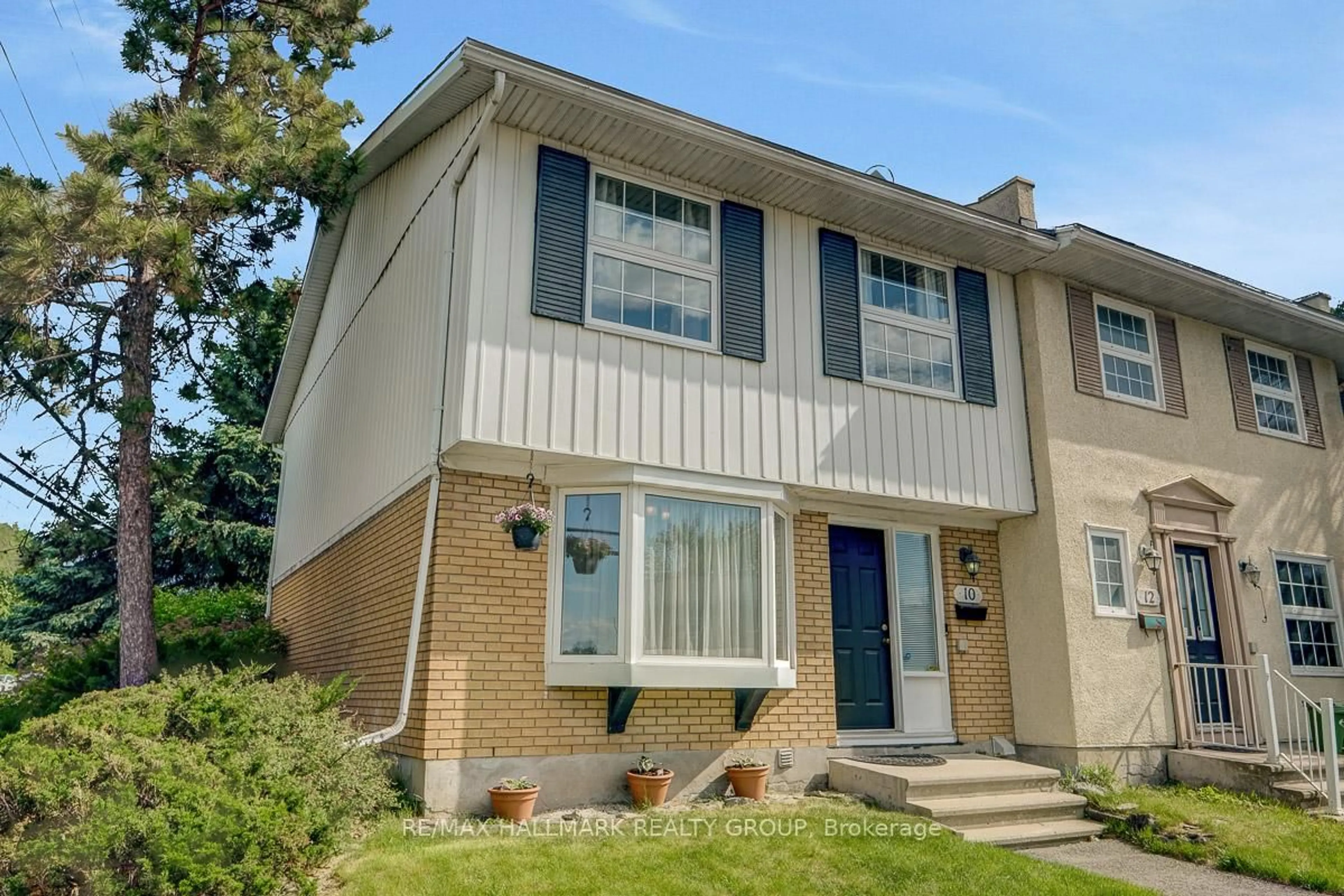 Home with vinyl exterior material, street for 10 Greenbank Rd, Ottawa Ontario K2H 5T9