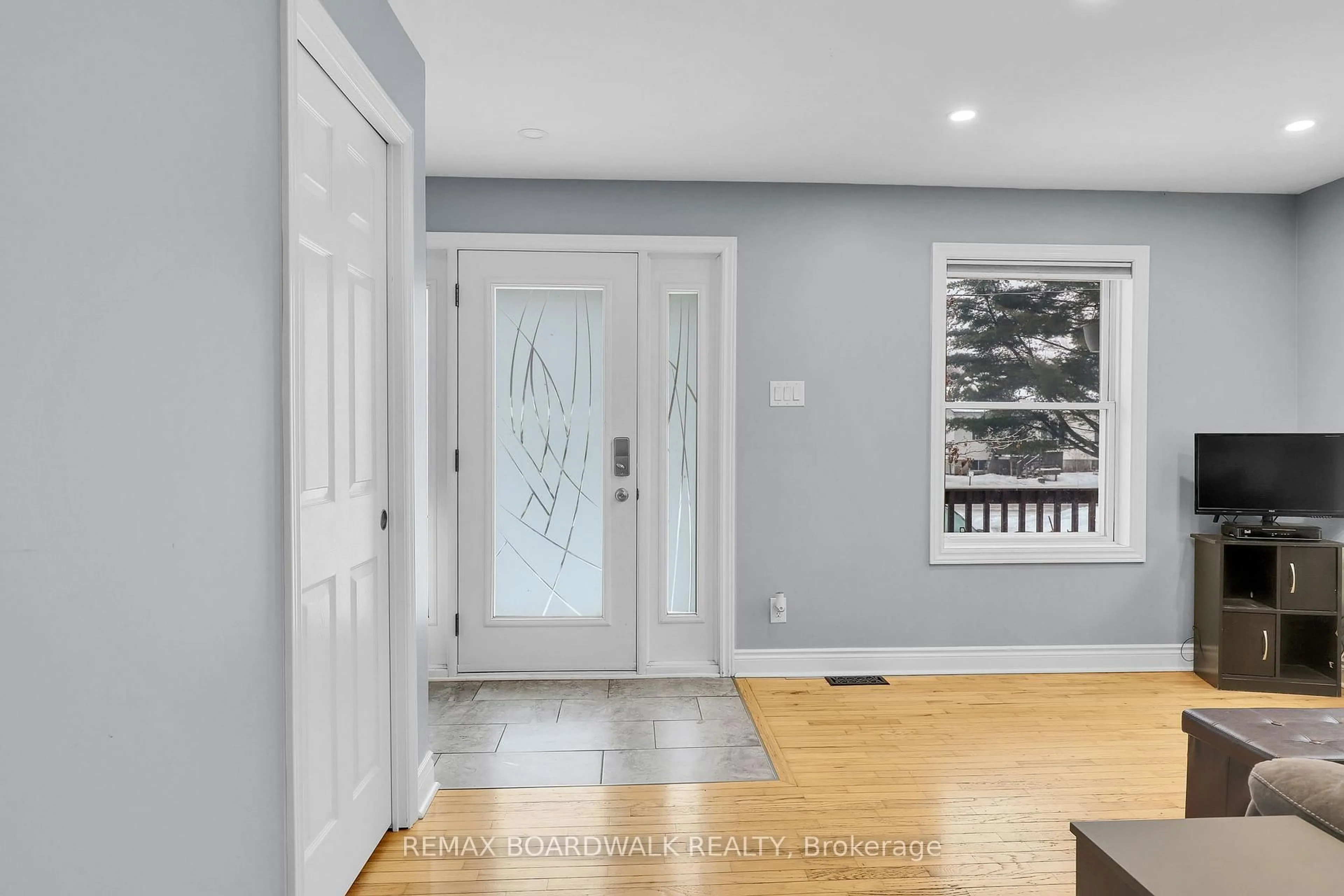 Indoor entryway for 28 Jean Paul Rd, The Nation Ontario K0A 1M0