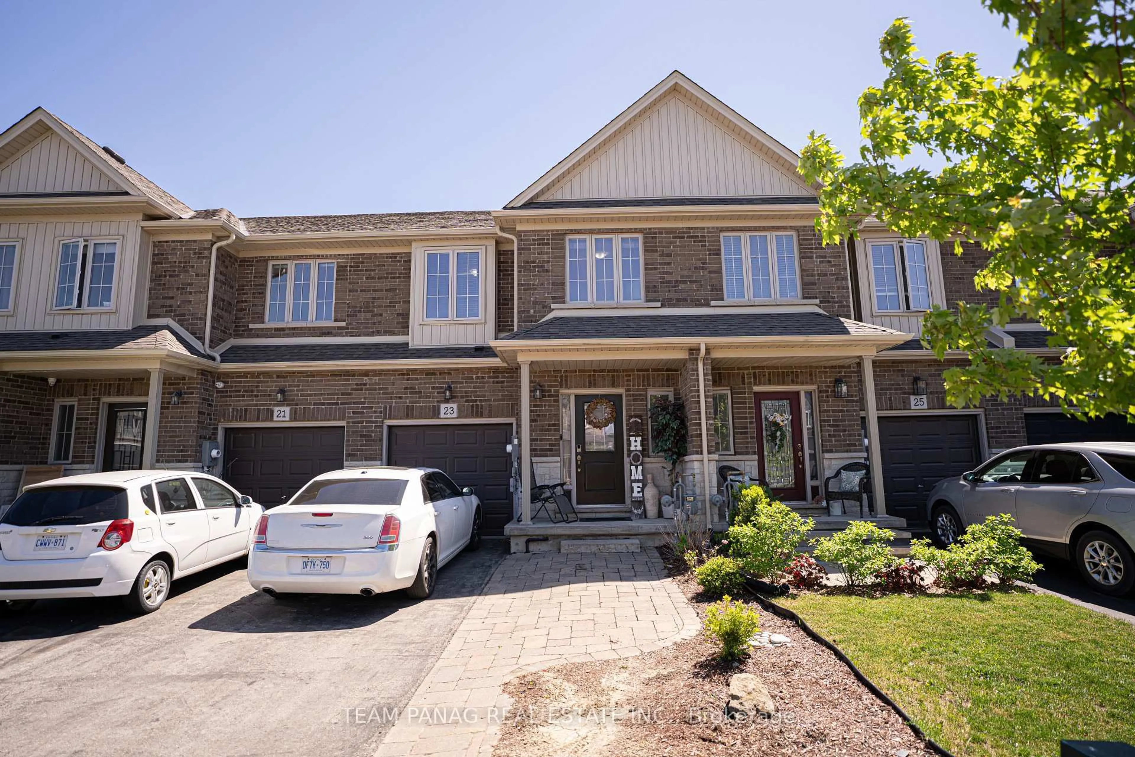 A pic from outside/outdoor area/front of a property/back of a property/a pic from drone, street for 23 Fairgrounds Dr, Hamilton Ontario L0R 1C0