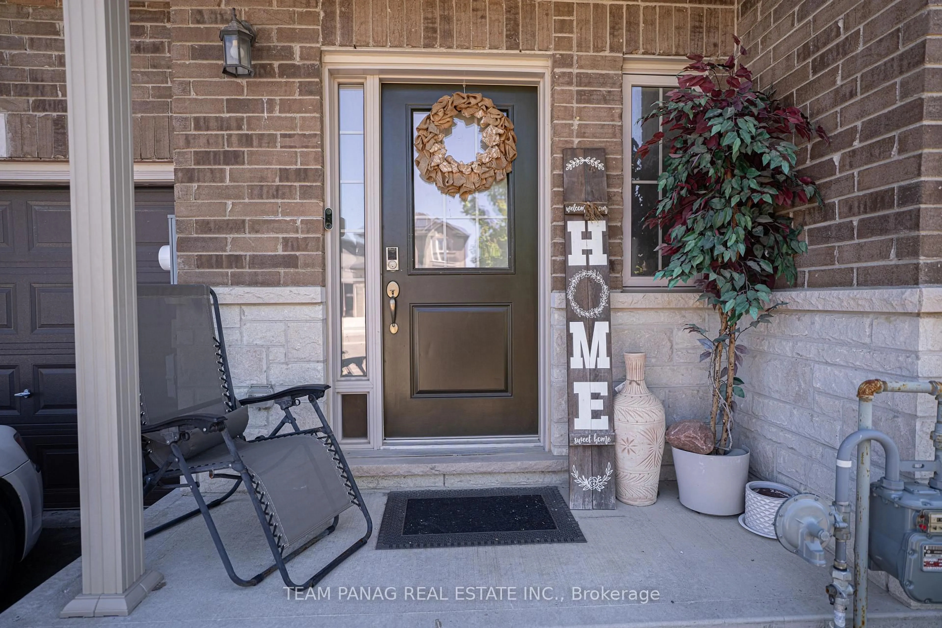 Indoor entryway for 23 Fairgrounds Dr, Hamilton Ontario L0R 1C0