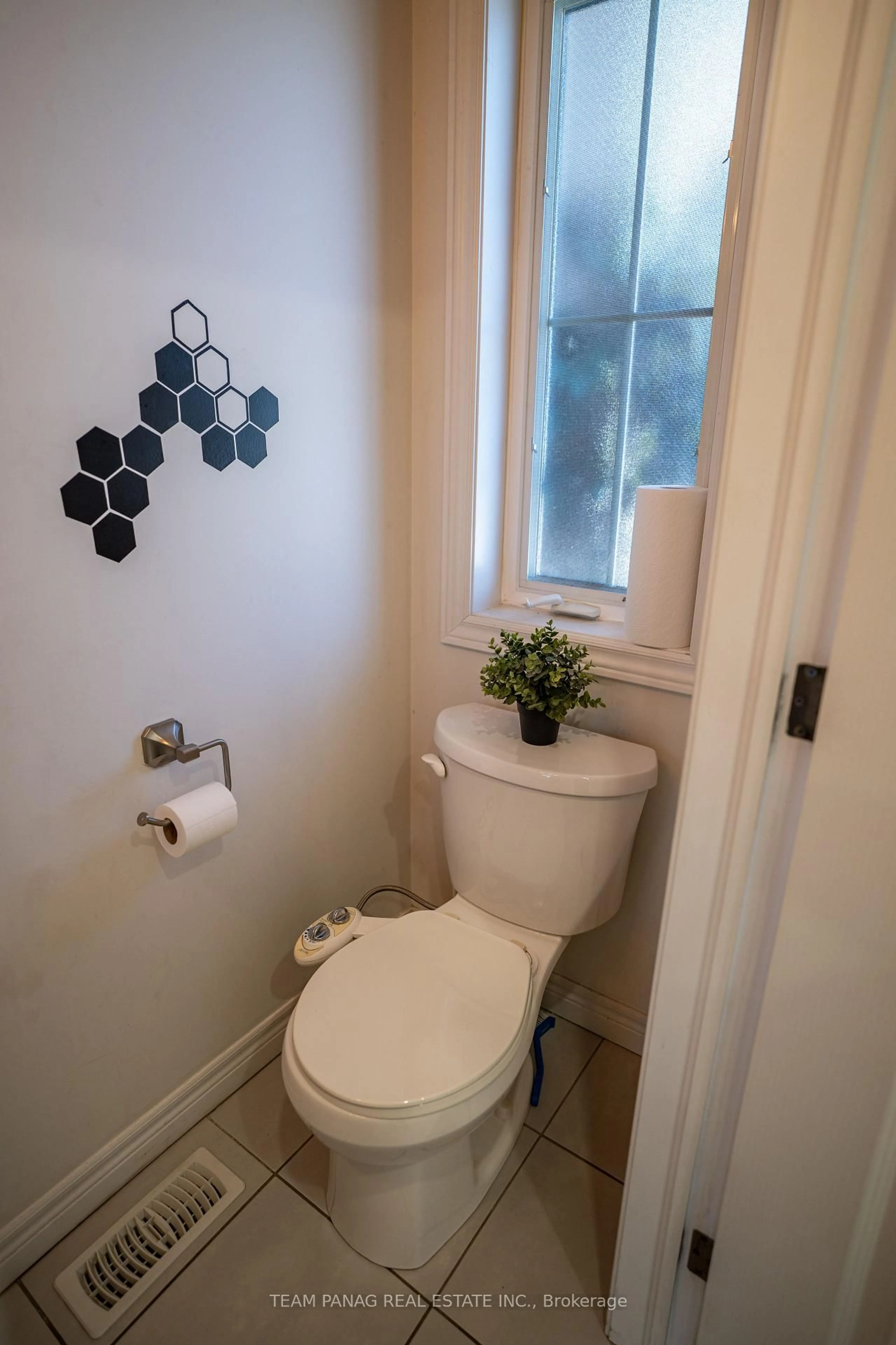Standard bathroom, unknown for 23 Fairgrounds Dr, Hamilton Ontario L0R 1C0