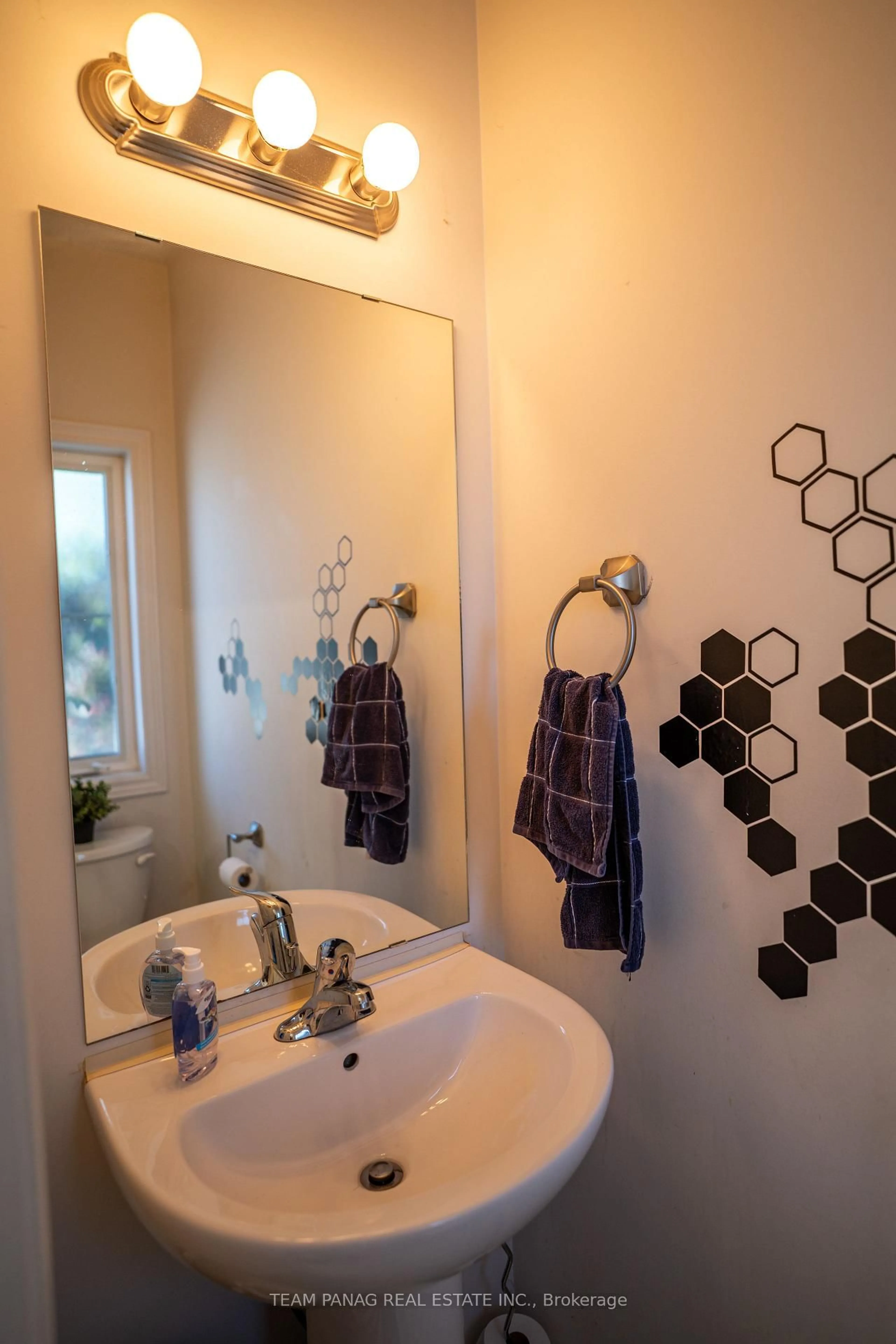 Contemporary bathroom, ceramic/tile floor for 23 Fairgrounds Dr, Hamilton Ontario L0R 1C0