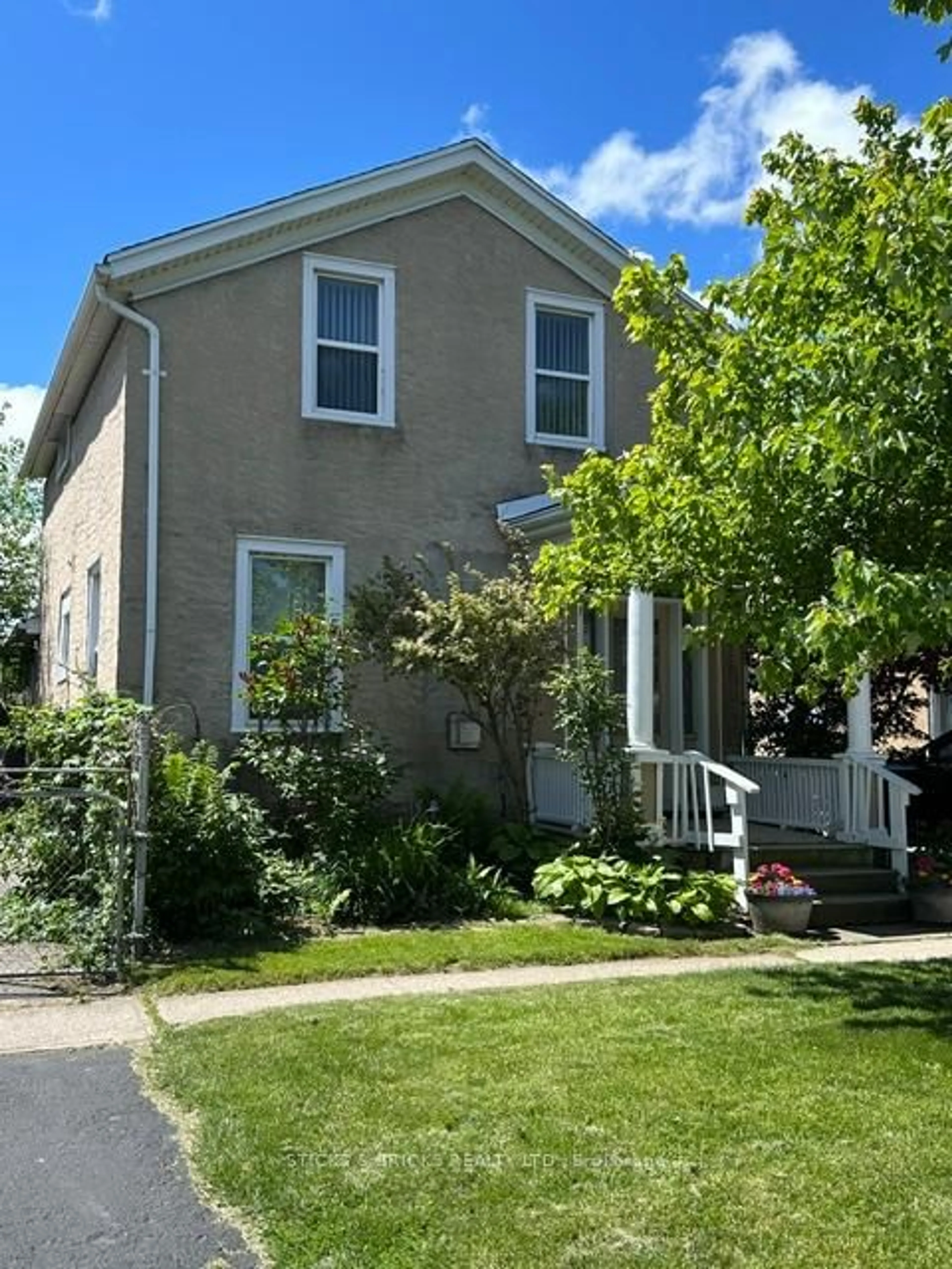 Unknown for 12 Cross St, St. Catharines Ontario L2R 2W5