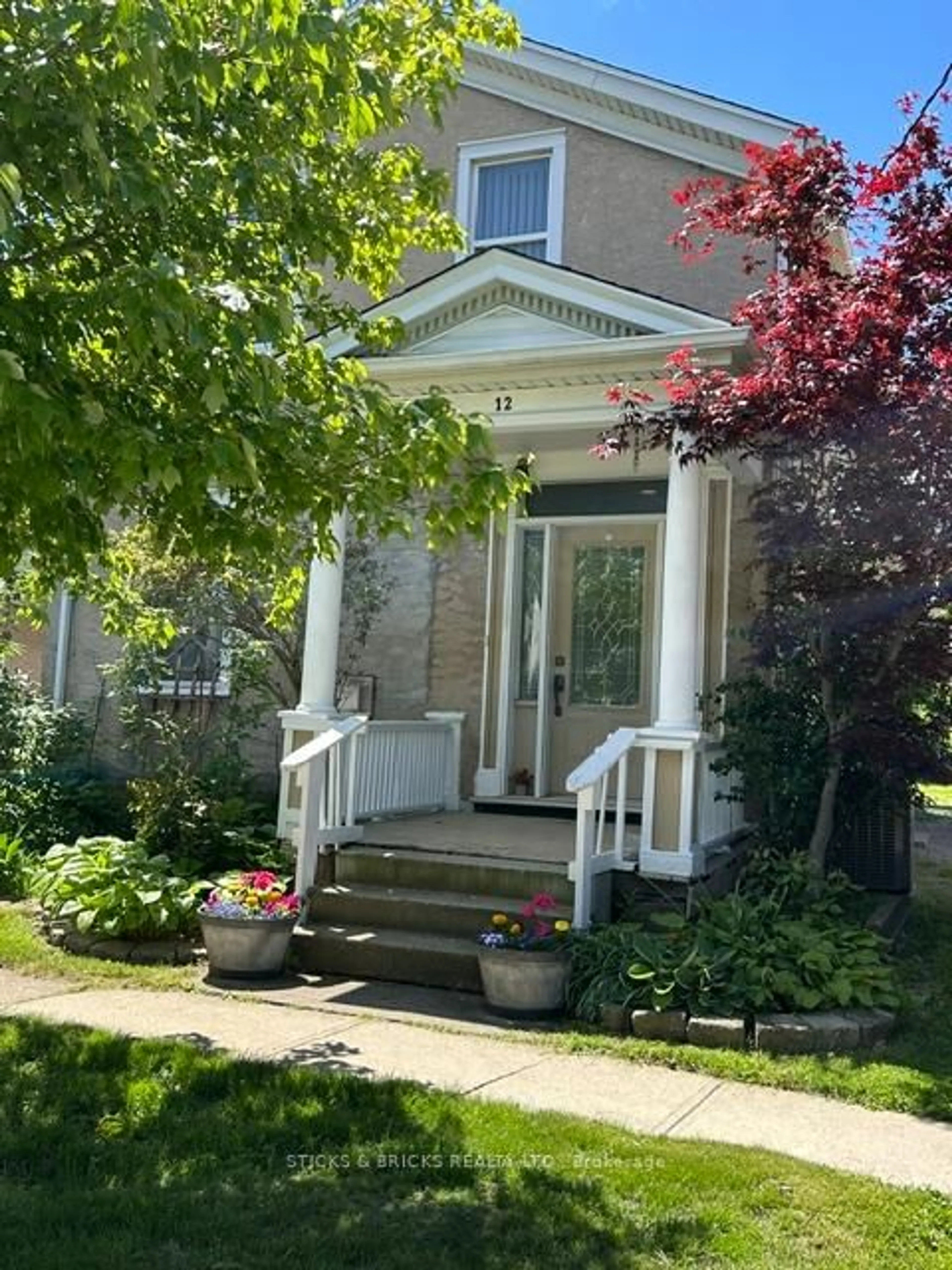 Unknown for 12 Cross St, St. Catharines Ontario L2R 2W5