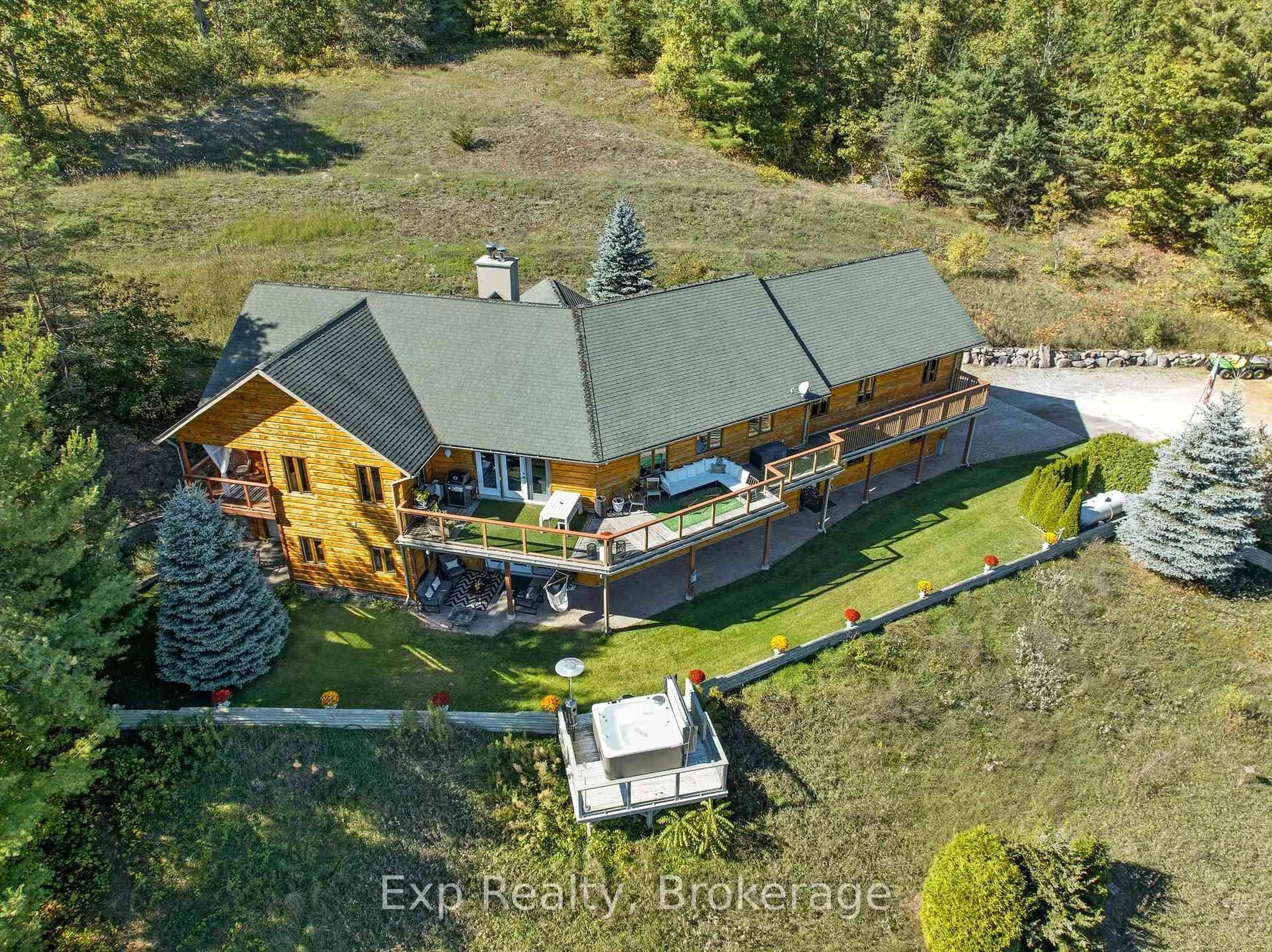 A pic from outside/outdoor area/front of a property/back of a property/a pic from drone, building for 3362 Pioneer Rd, Hamilton Township Ontario K0K 1C0