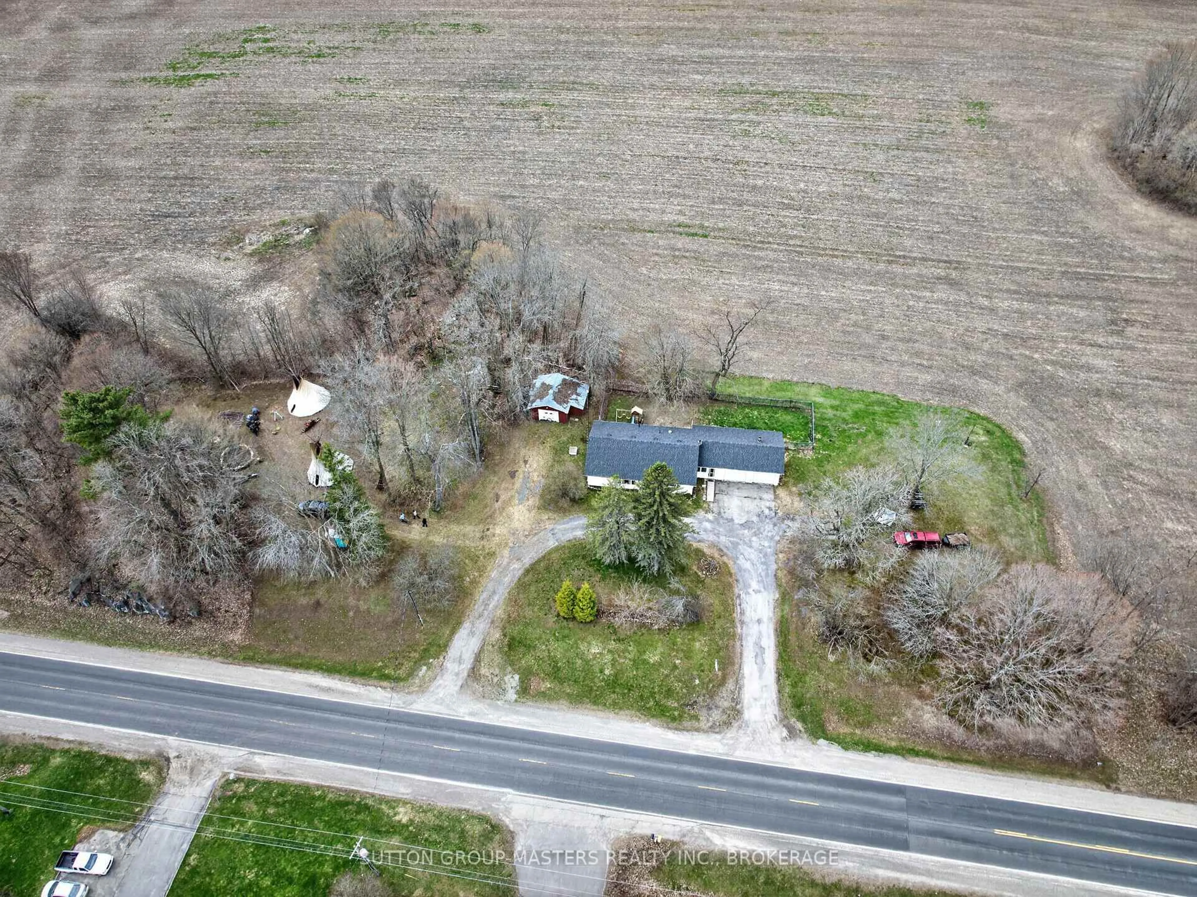 A pic from outside/outdoor area/front of a property/back of a property/a pic from drone, street for 3248 Highway 32 Highway, Leeds and the Thousand Islands Ontario K0H 2N0
