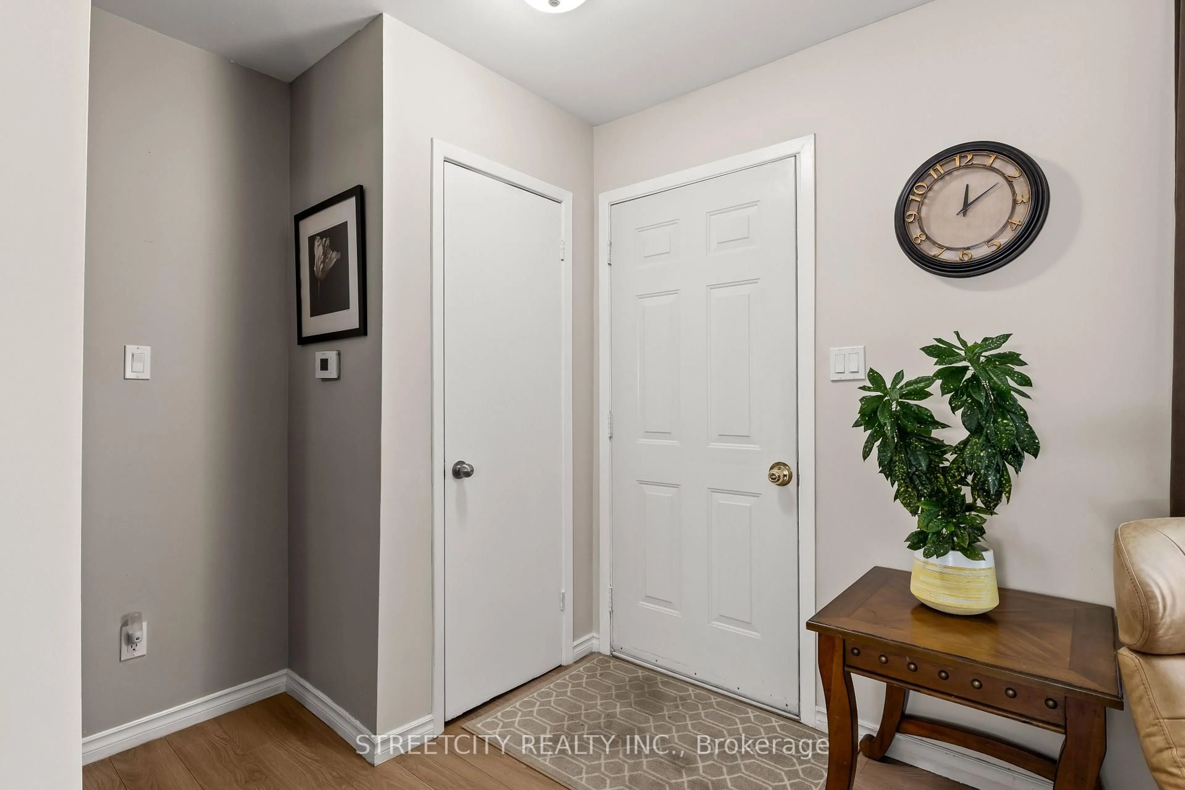 Indoor entryway for 22 Vincent Cres, London South Ontario N6C 5L8