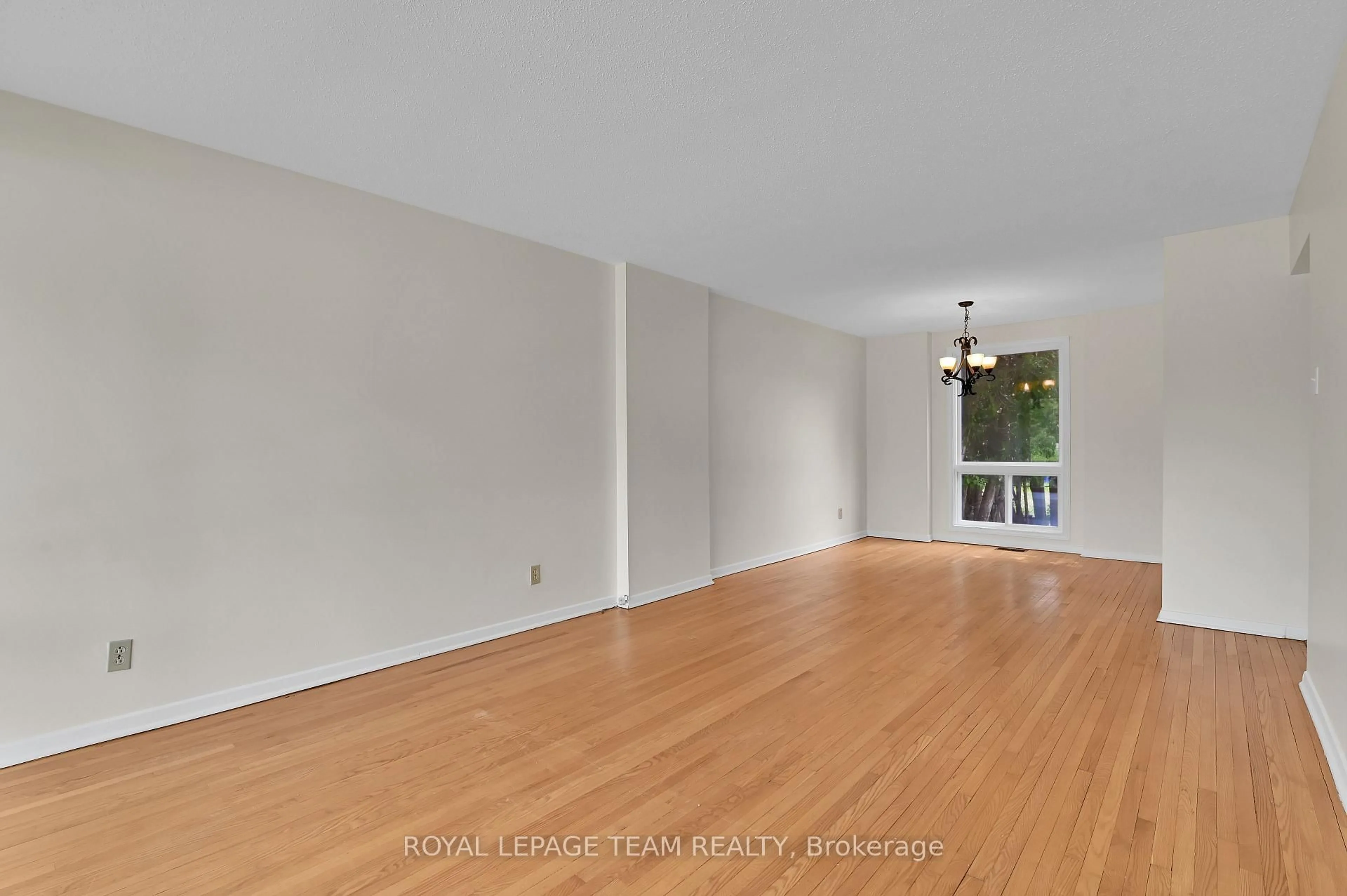 A pic of a room for 114 Chesterton Dr, Ottawa Ontario K2E 5T6