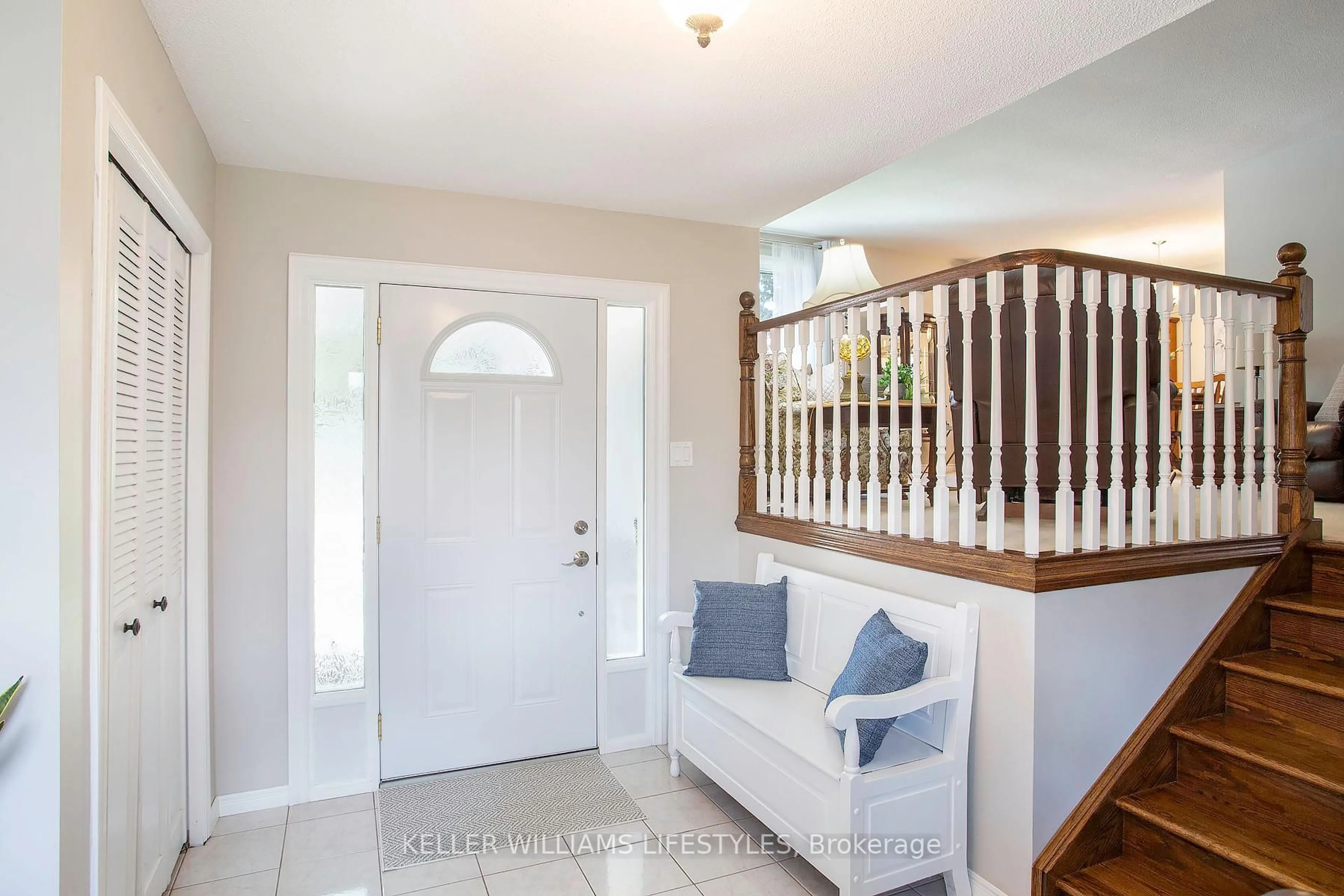 Indoor entryway for 128 Clarendon Cres, London South Ontario N6C 5B8