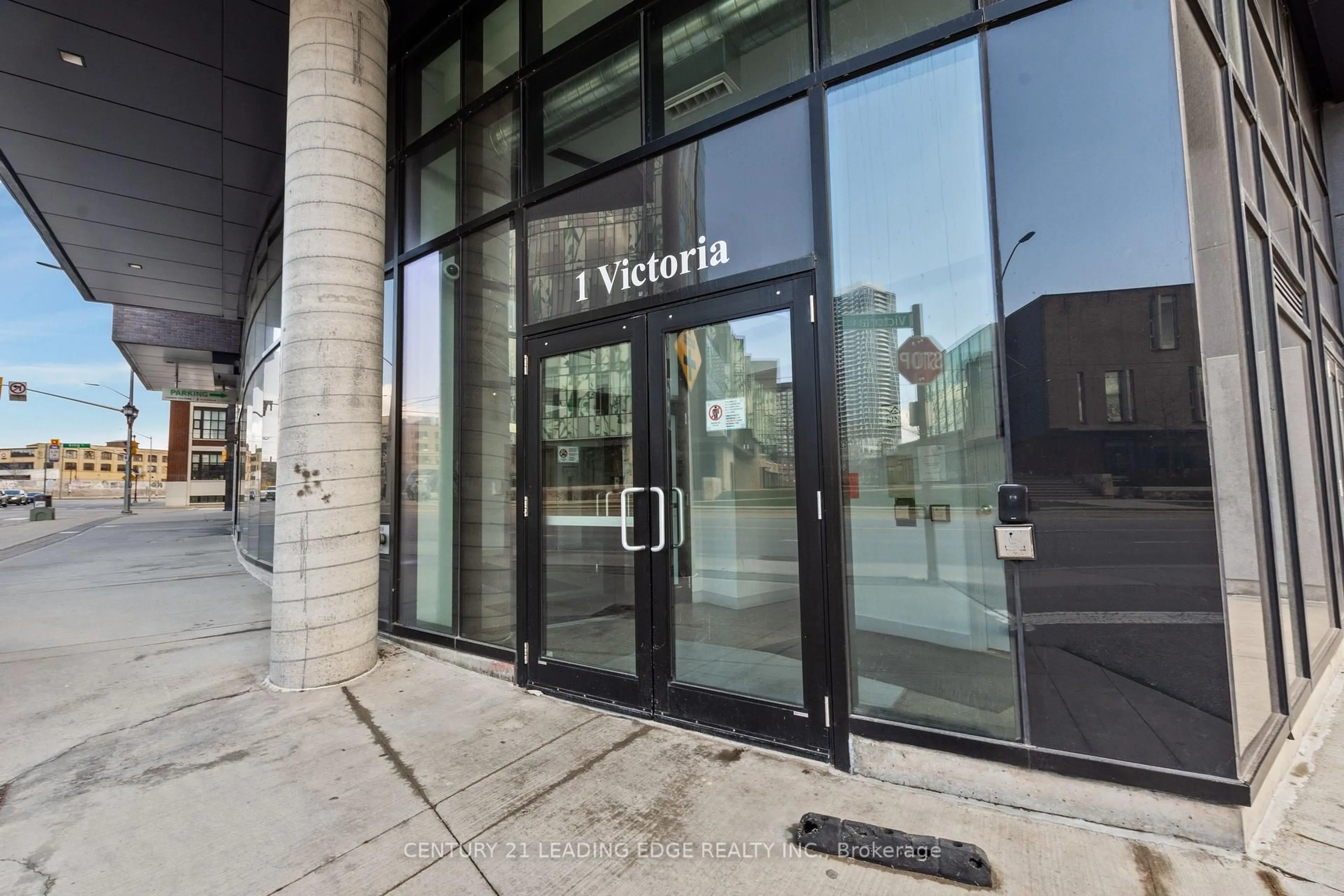 Indoor foyer for 1 VICTORIA St #1308, Kitchener Ontario N2G 0B5