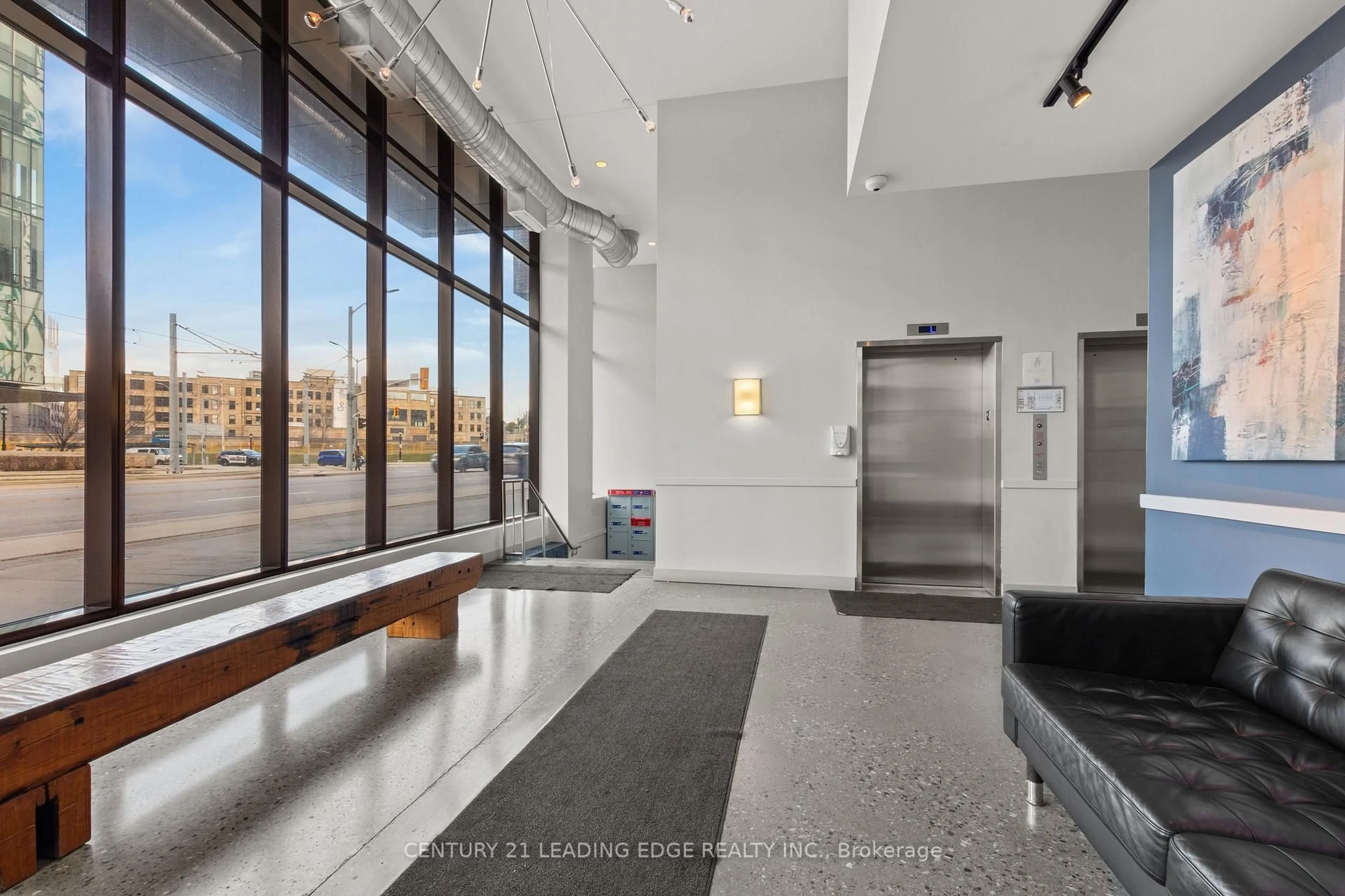 Indoor foyer for 1 VICTORIA St #1308, Kitchener Ontario N2G 0B5