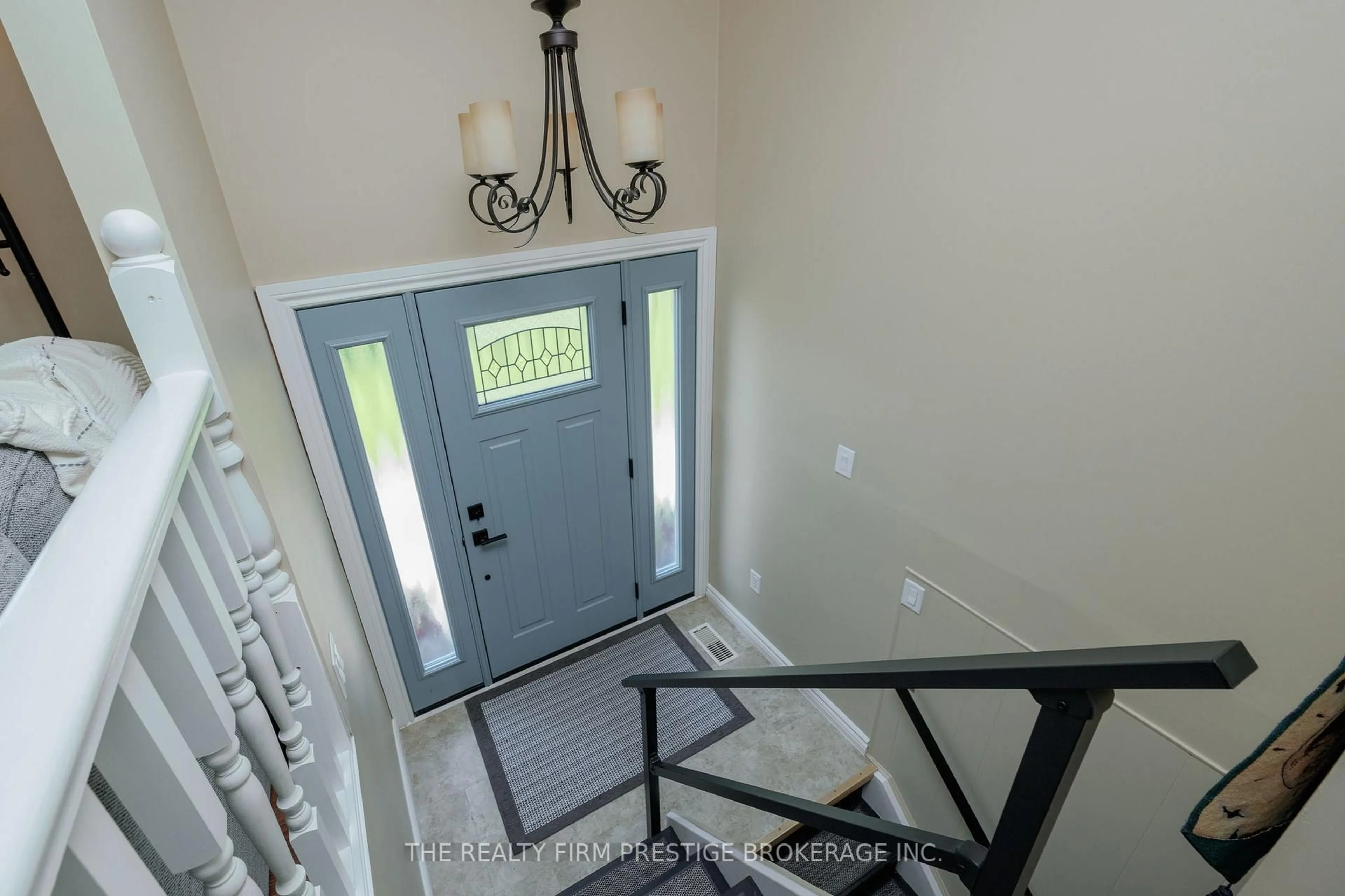 Indoor entryway for 34420 Gore Rd, South Huron Ontario N0M 1T0