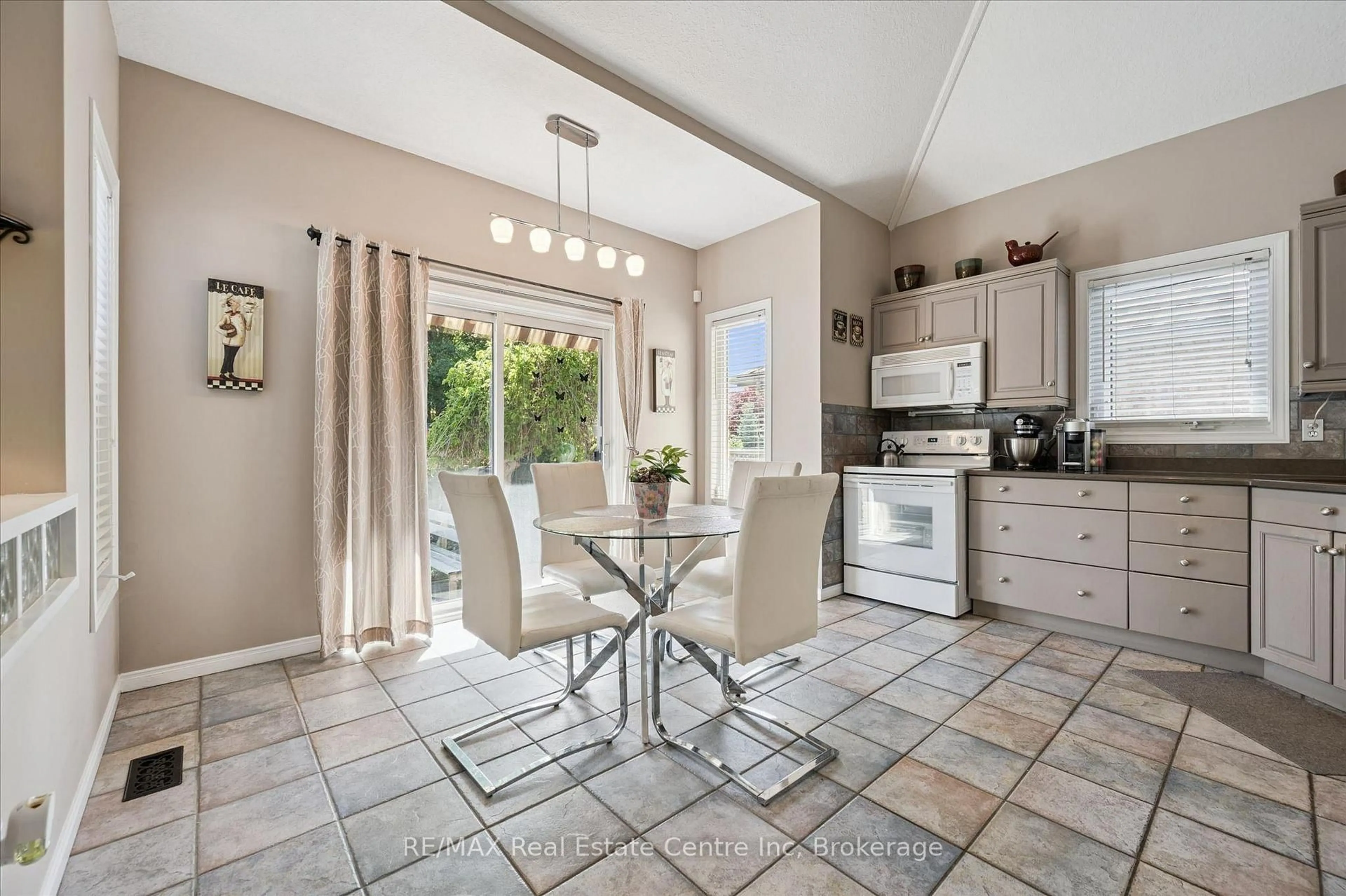 Open concept kitchen, ceramic/tile floor for 24 PINE RIDGE Dr, Guelph Ontario N1L 1K3