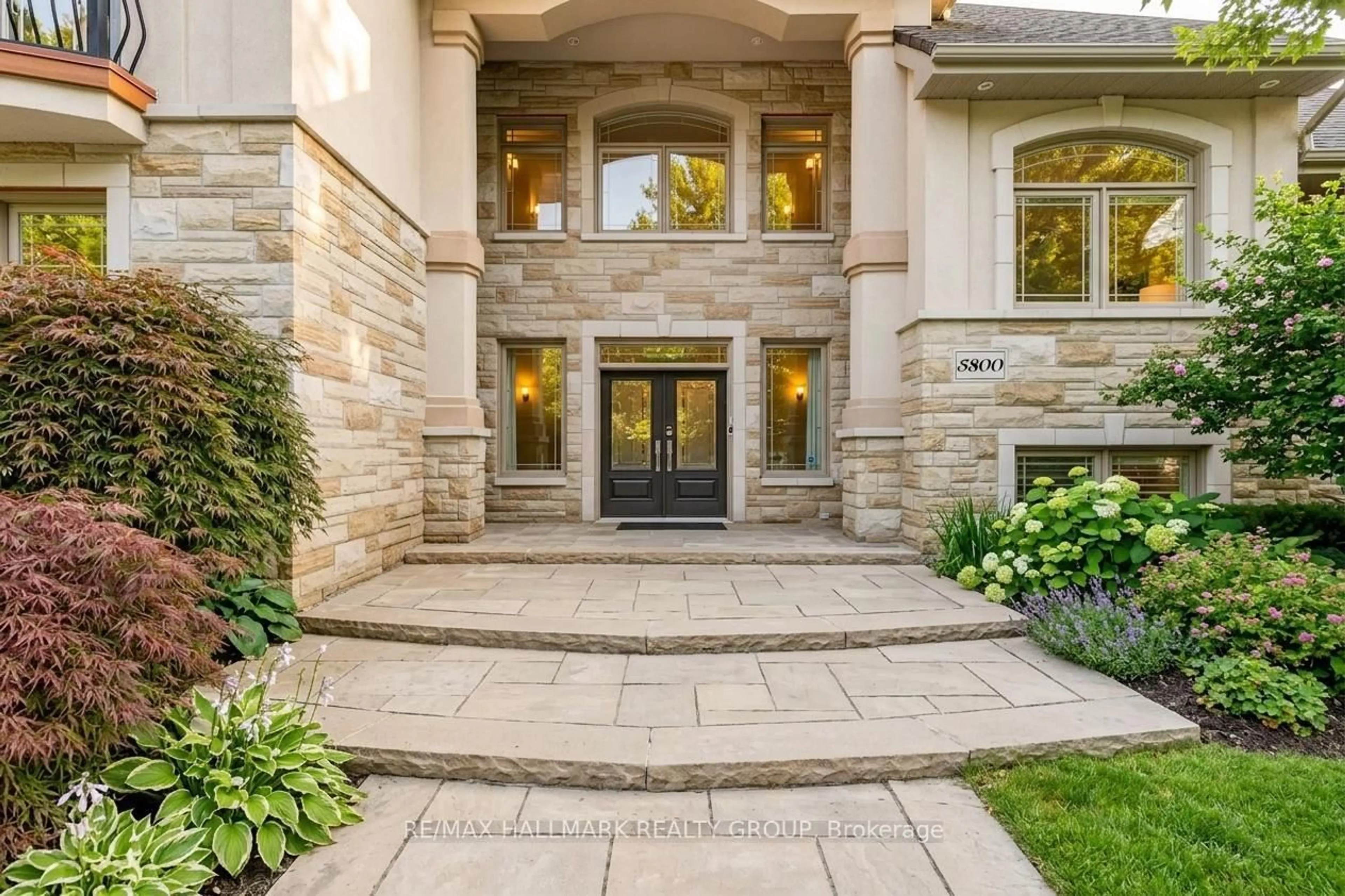 Indoor entryway for 5800 Queenscourt Cres, Ottawa Ontario K4M 1K3