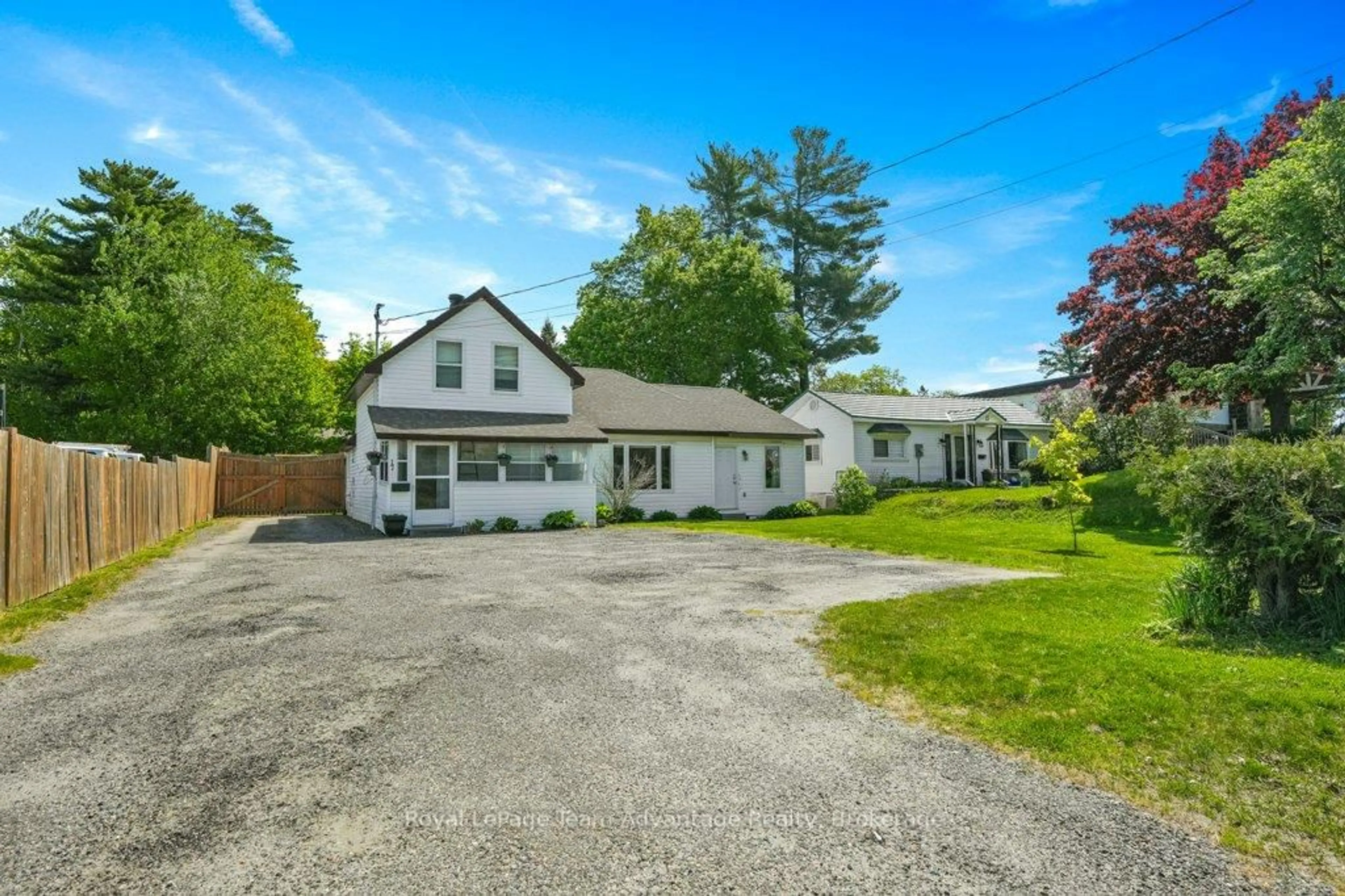 A pic from outside/outdoor area/front of a property/back of a property/a pic from drone, street for 17 Joseph St, Parry Sound Ontario P2A 2G3