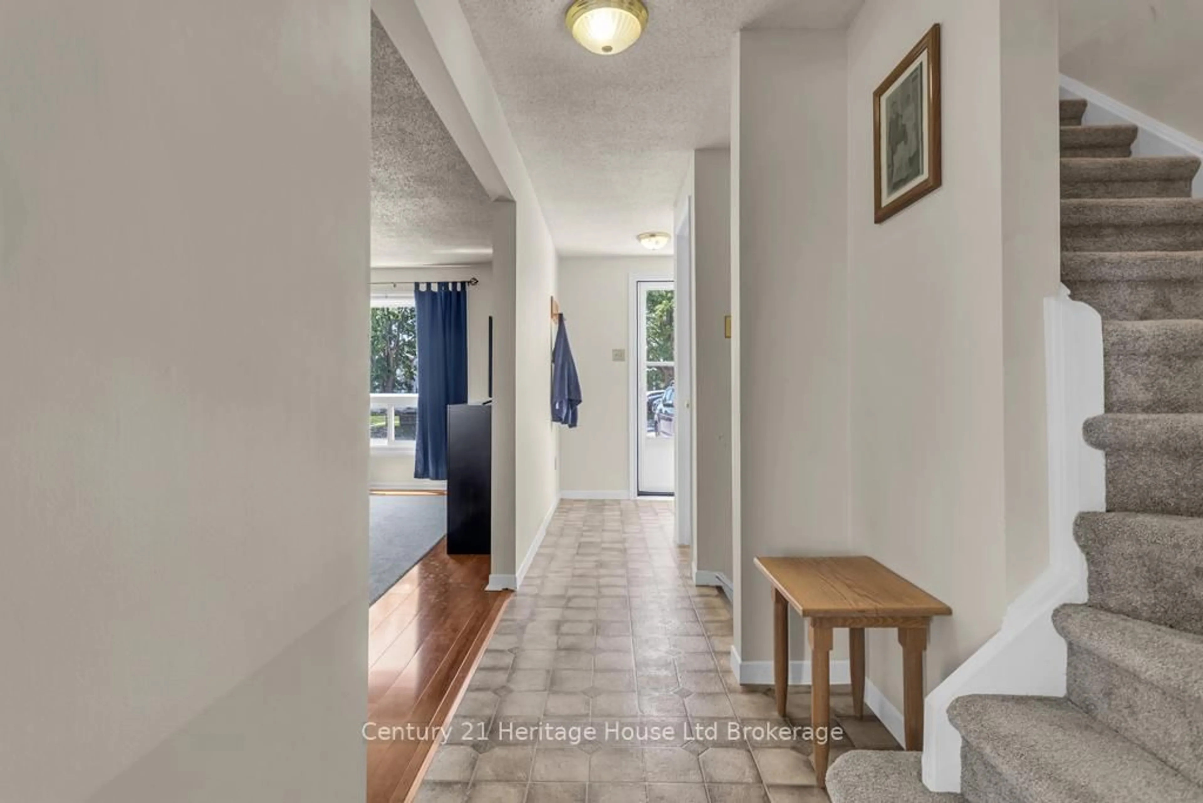 Indoor entryway for 380 Quarterline Rd #15, Tillsonburg Ontario N4G 5L5