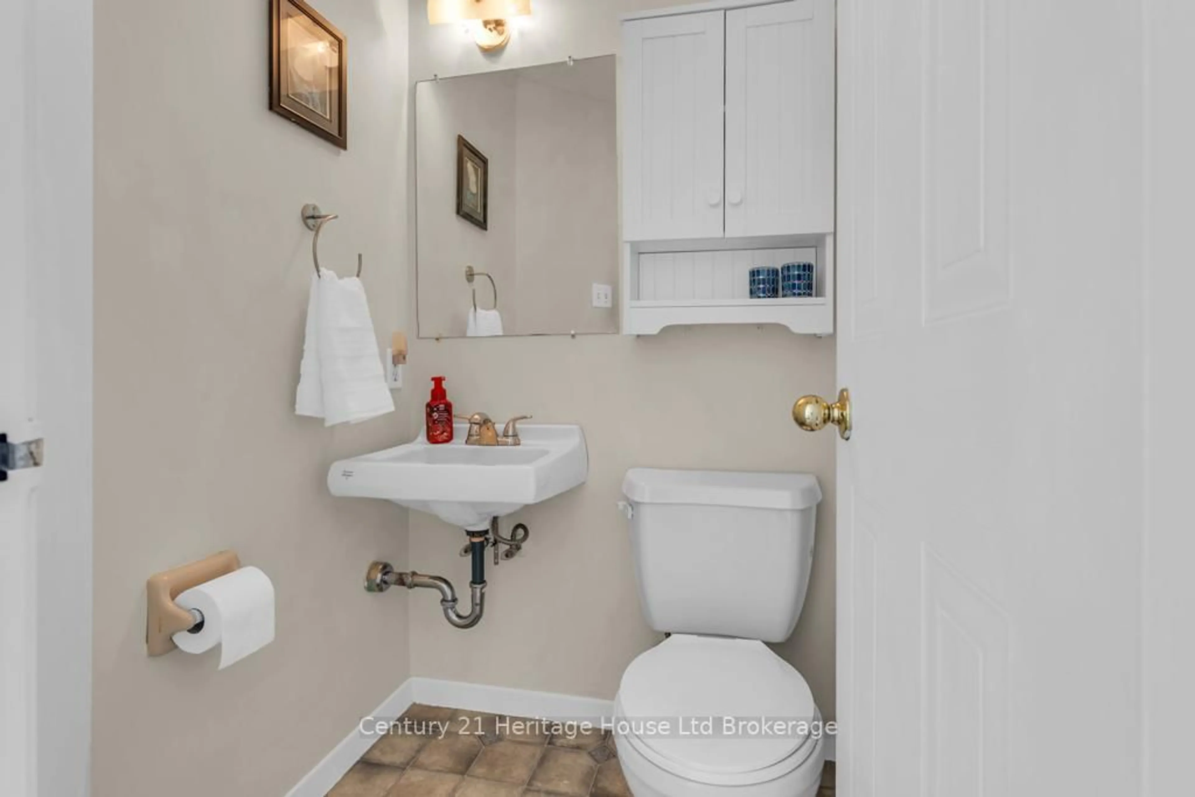 Standard bathroom, ceramic/tile floor for 380 Quarterline Rd #15, Tillsonburg Ontario N4G 5L5