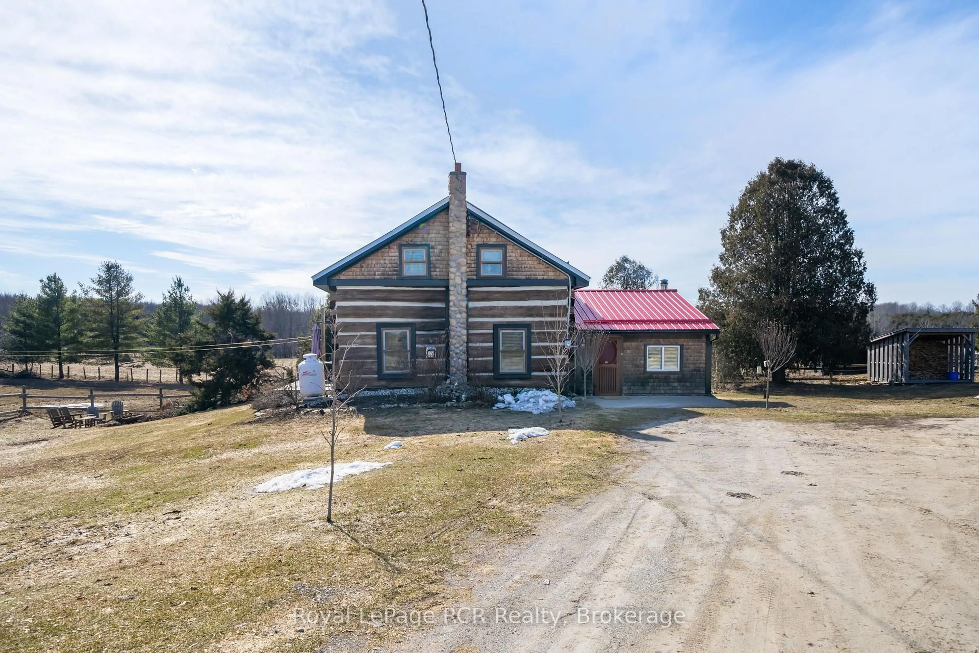 A pic from outside/outdoor area/front of a property/back of a property/a pic from drone, building for 135458 Concession 8, Chatsworth Ontario N0H 1K0