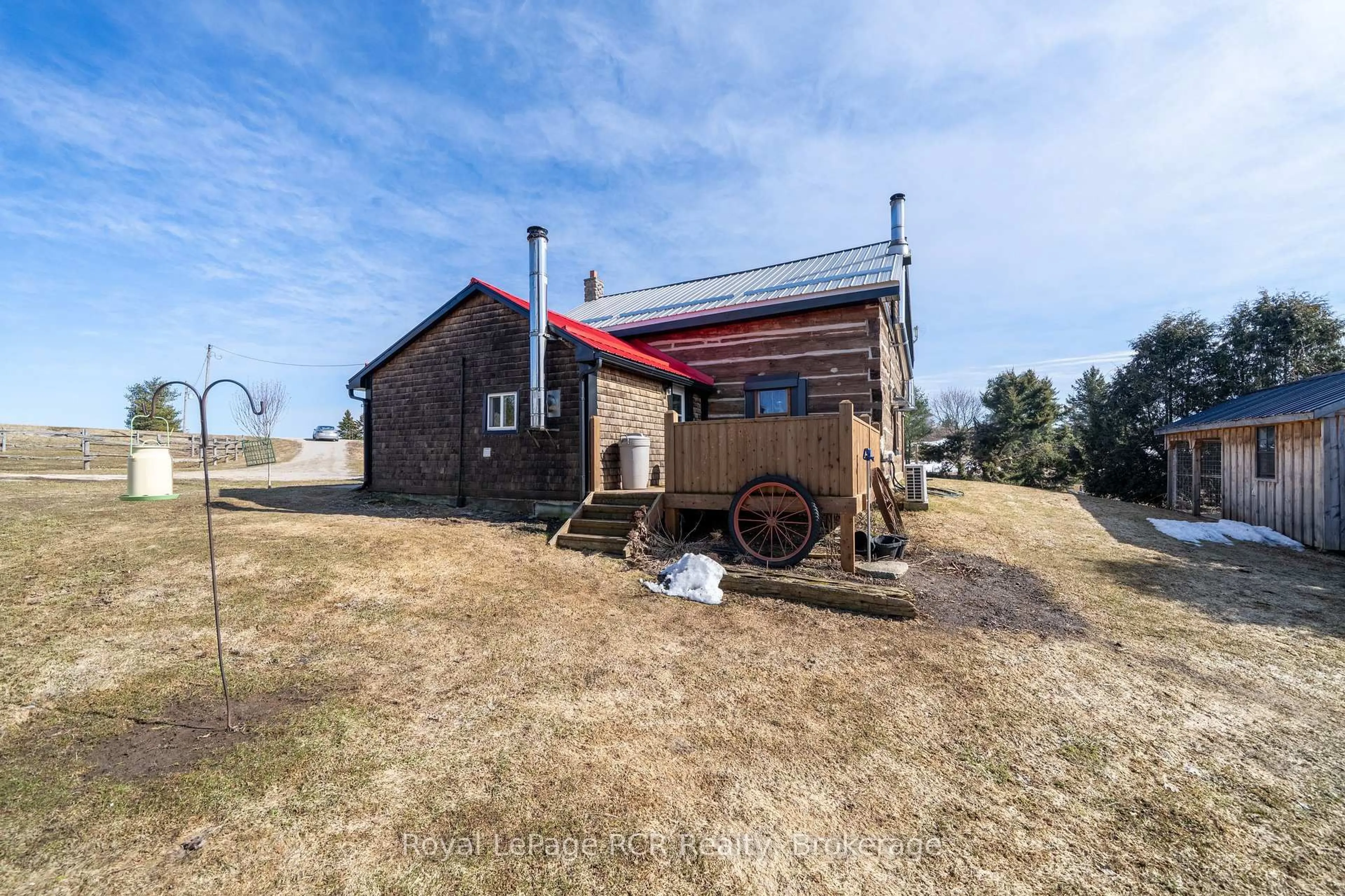 A pic from outside/outdoor area/front of a property/back of a property/a pic from drone, building for 135458 Concession 8, Chatsworth Ontario N0H 1K0