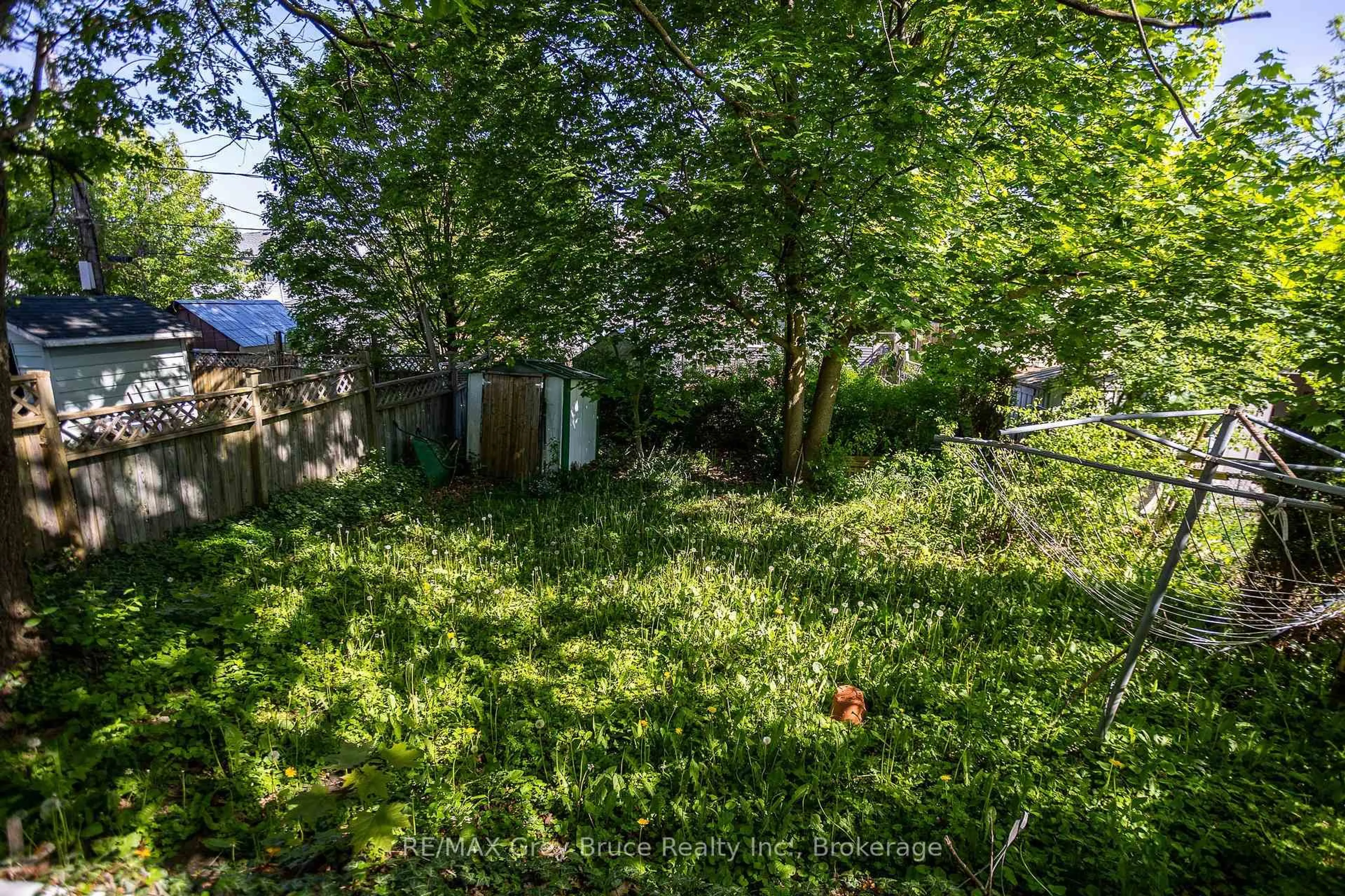 Shed for 1068 11th St, Owen Sound Ontario N4K 5V6