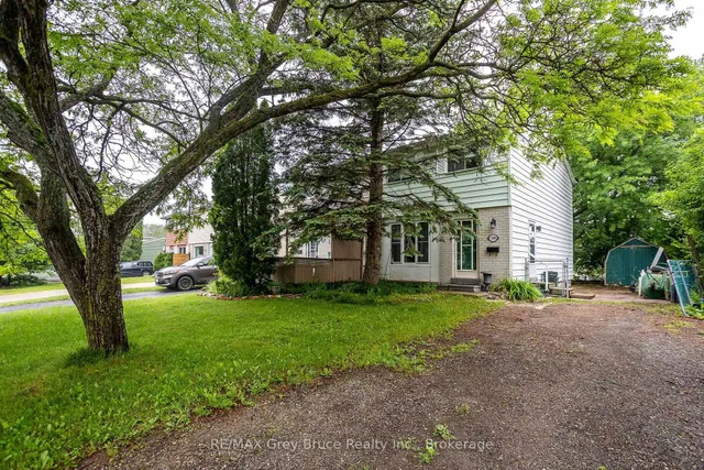 1068 11th St, Owen Sound 2