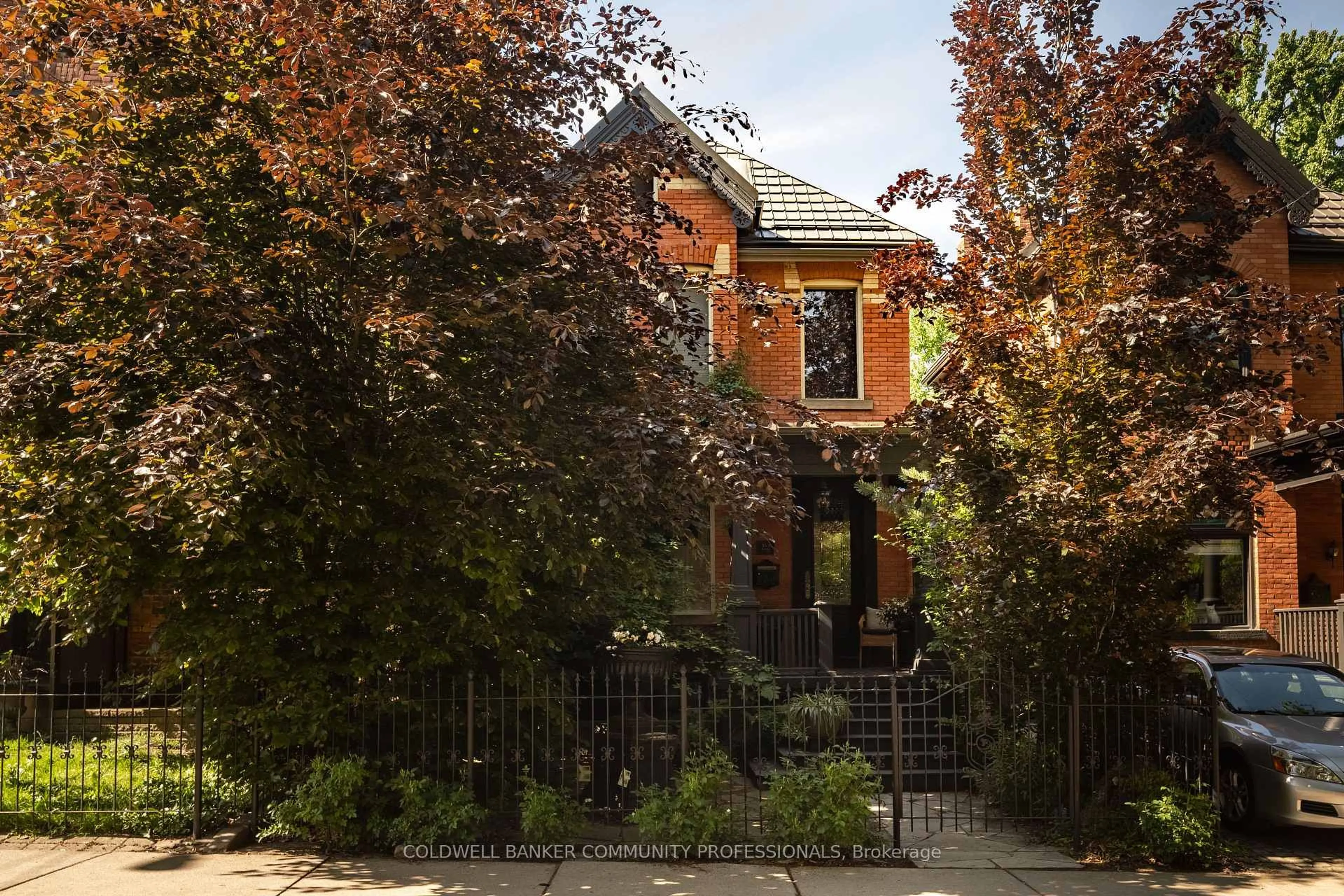 Home with brick exterior material, street for 163 Duke St, Hamilton Ontario L8P 1X9
