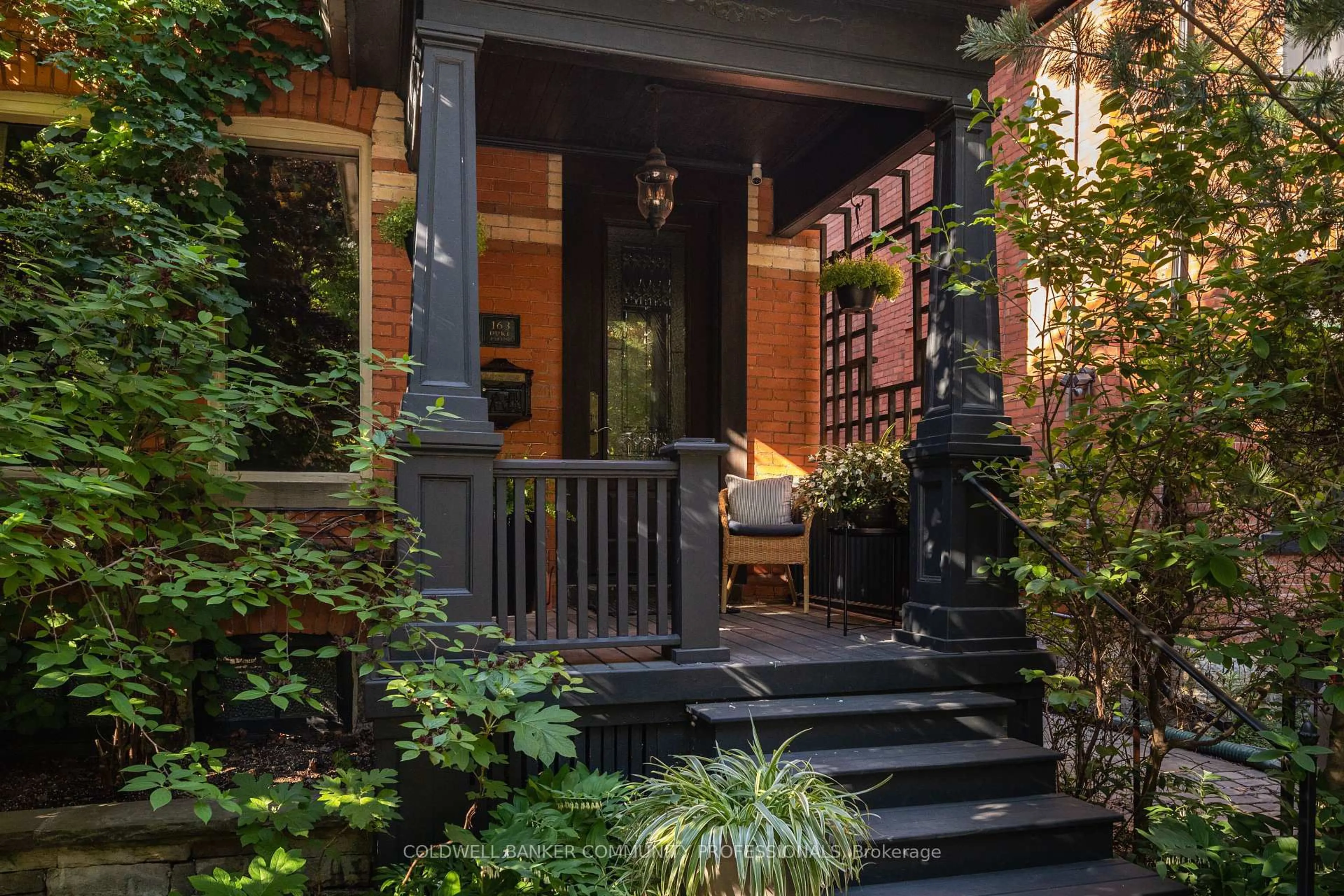 Patio, street for 163 Duke St, Hamilton Ontario L8P 1X9
