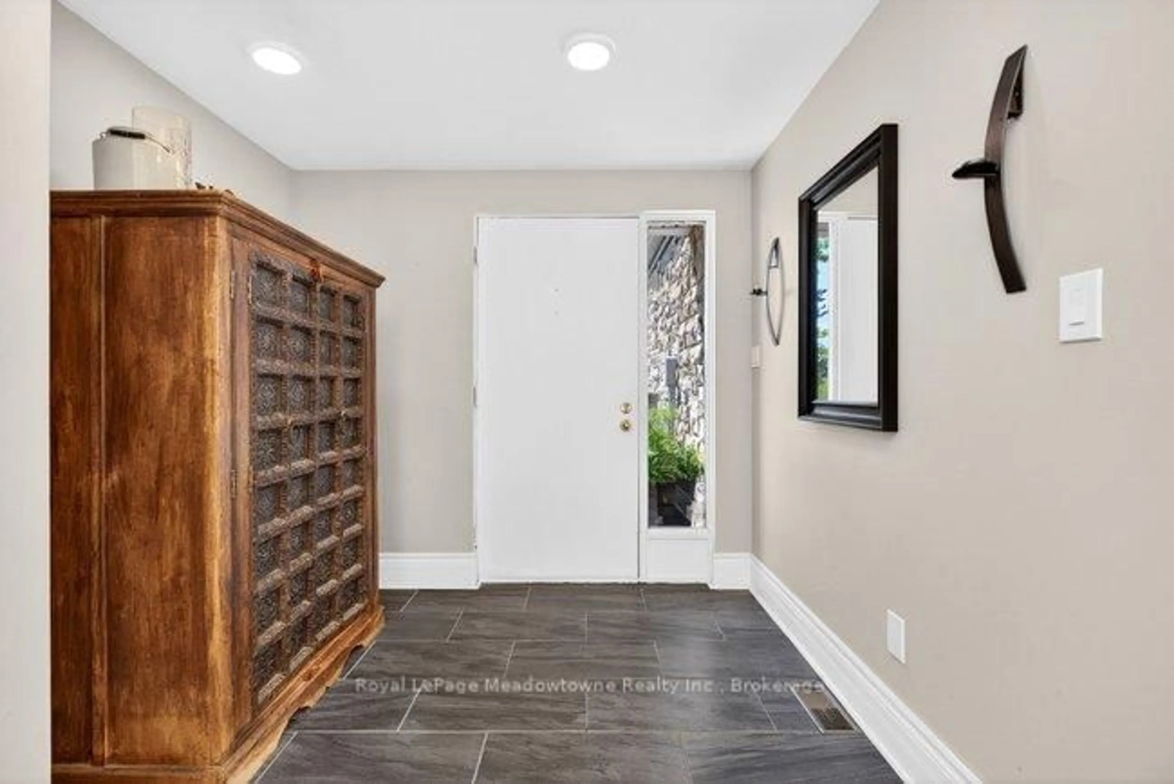 Indoor entryway for 8122 Eramosa Garafraxa Townline, Centre Wellington Ontario N1M 2W5