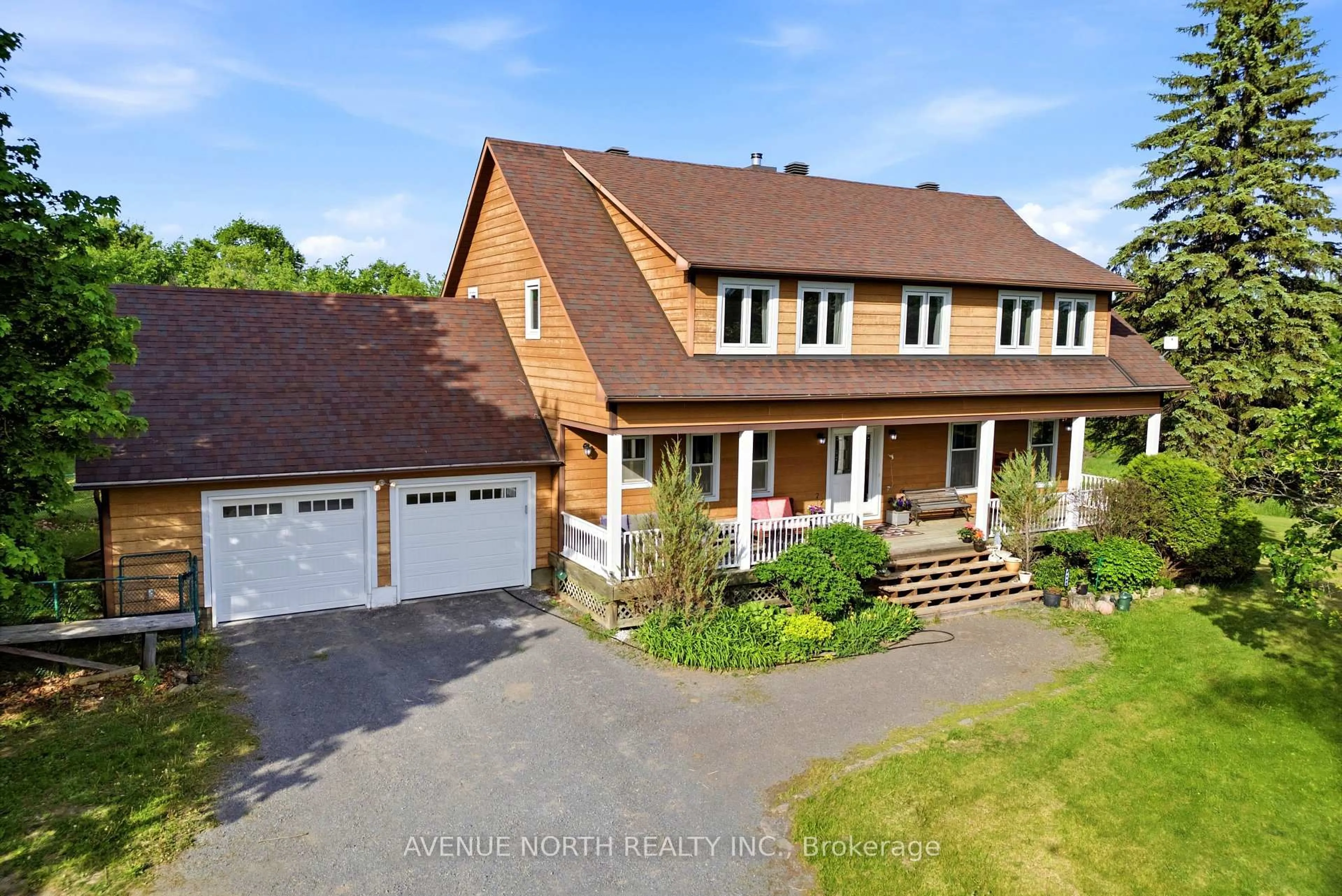 A pic from outside/outdoor area/front of a property/back of a property/a pic from drone, street for 4446 STONECREST Rd, Ottawa Ontario K0A 3M0
