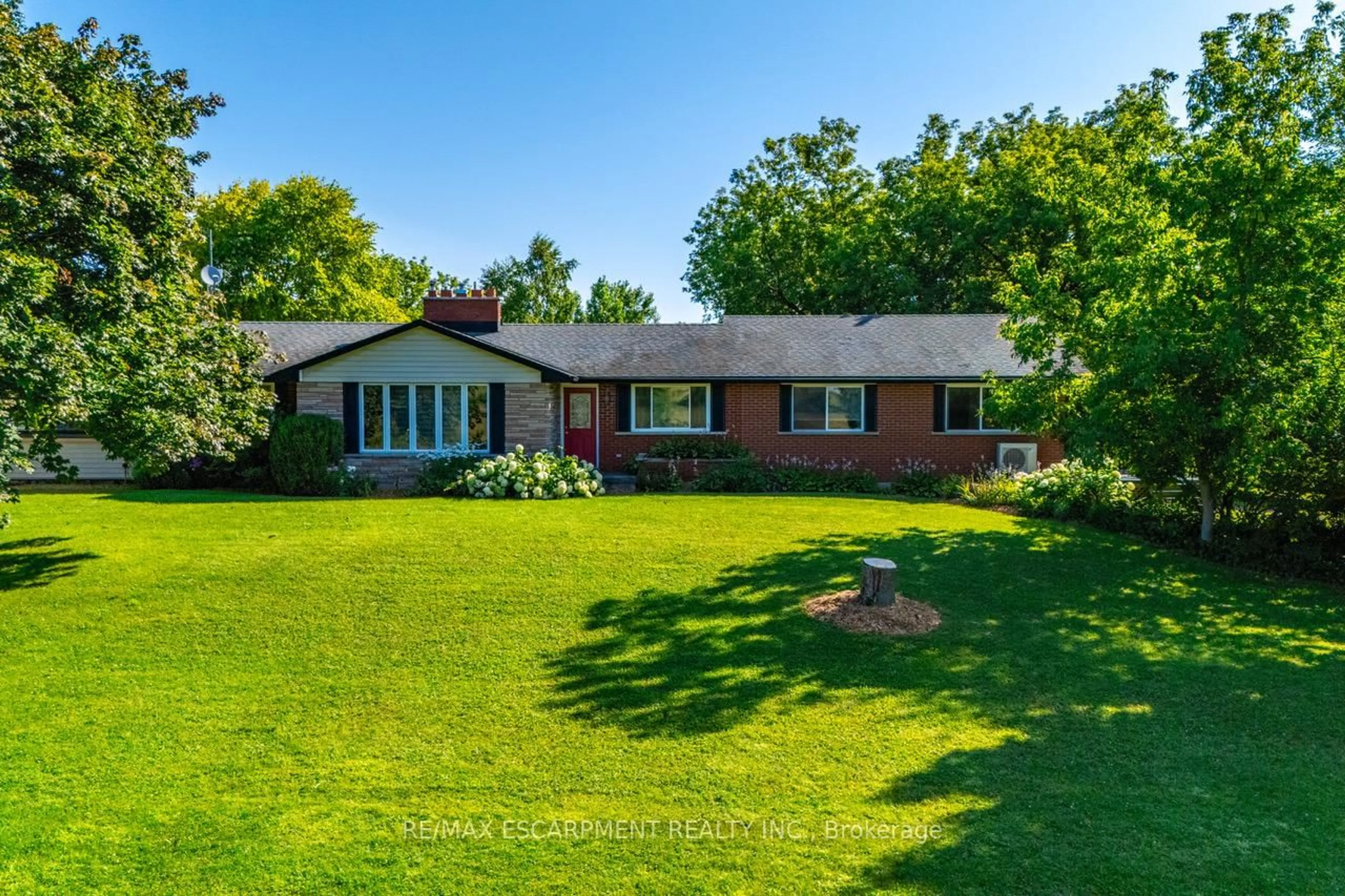 A pic from outside/outdoor area/front of a property/back of a property/a pic from drone, unknown for 2172 Centre Rd, Hamilton Ontario L0P 1B0