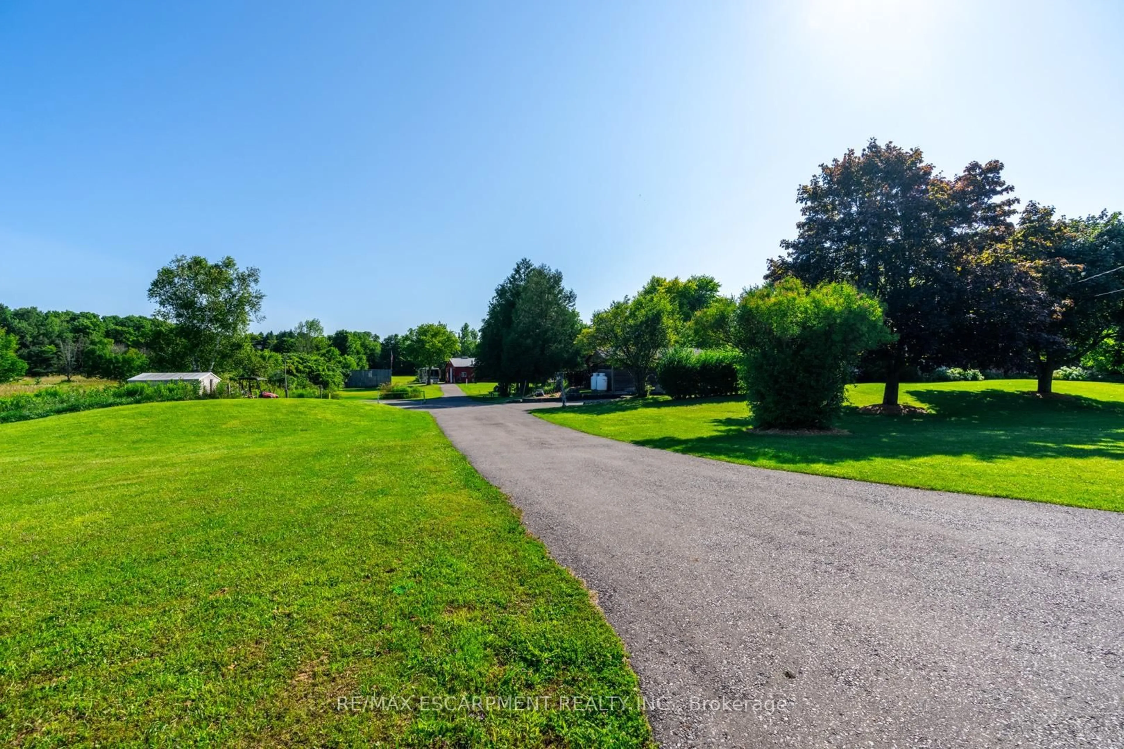 A pic from outside/outdoor area/front of a property/back of a property/a pic from drone, street for 2172 Centre Rd, Hamilton Ontario L0P 1B0