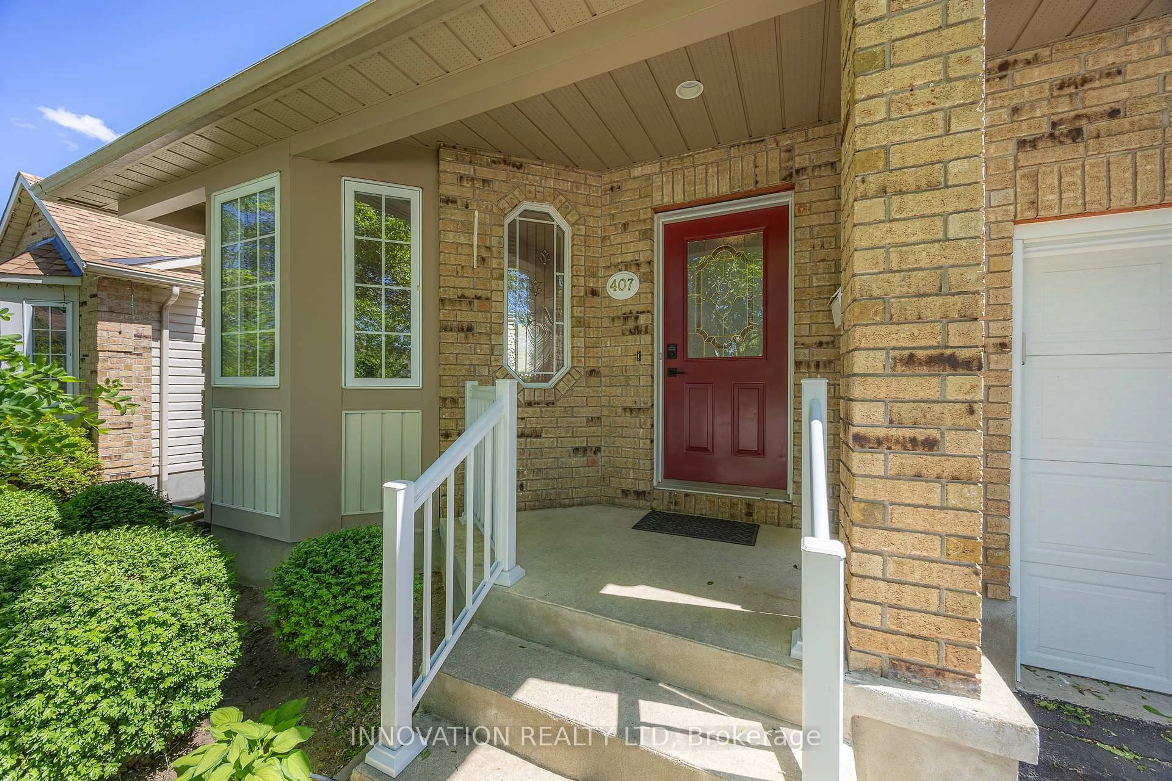 Indoor entryway for 407 Flora St, Carleton Place Ontario K7C 4T6