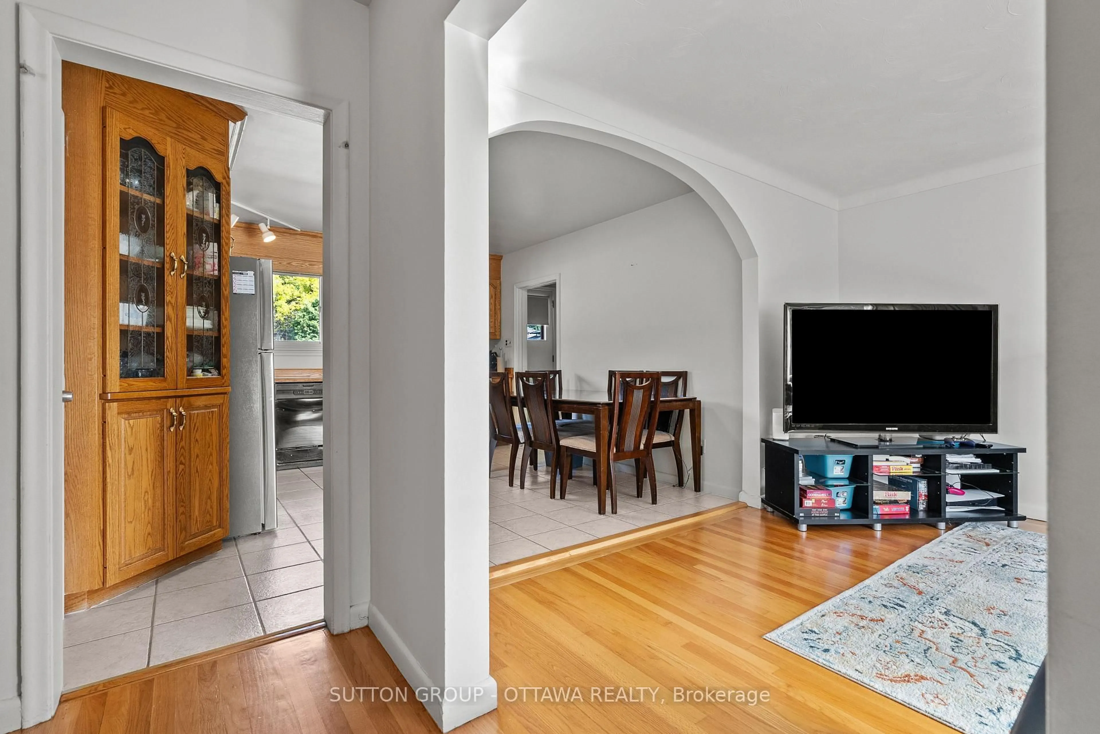 Unknown for 1237 Whitmore Ave, Ottawa Ontario K2C 2N6