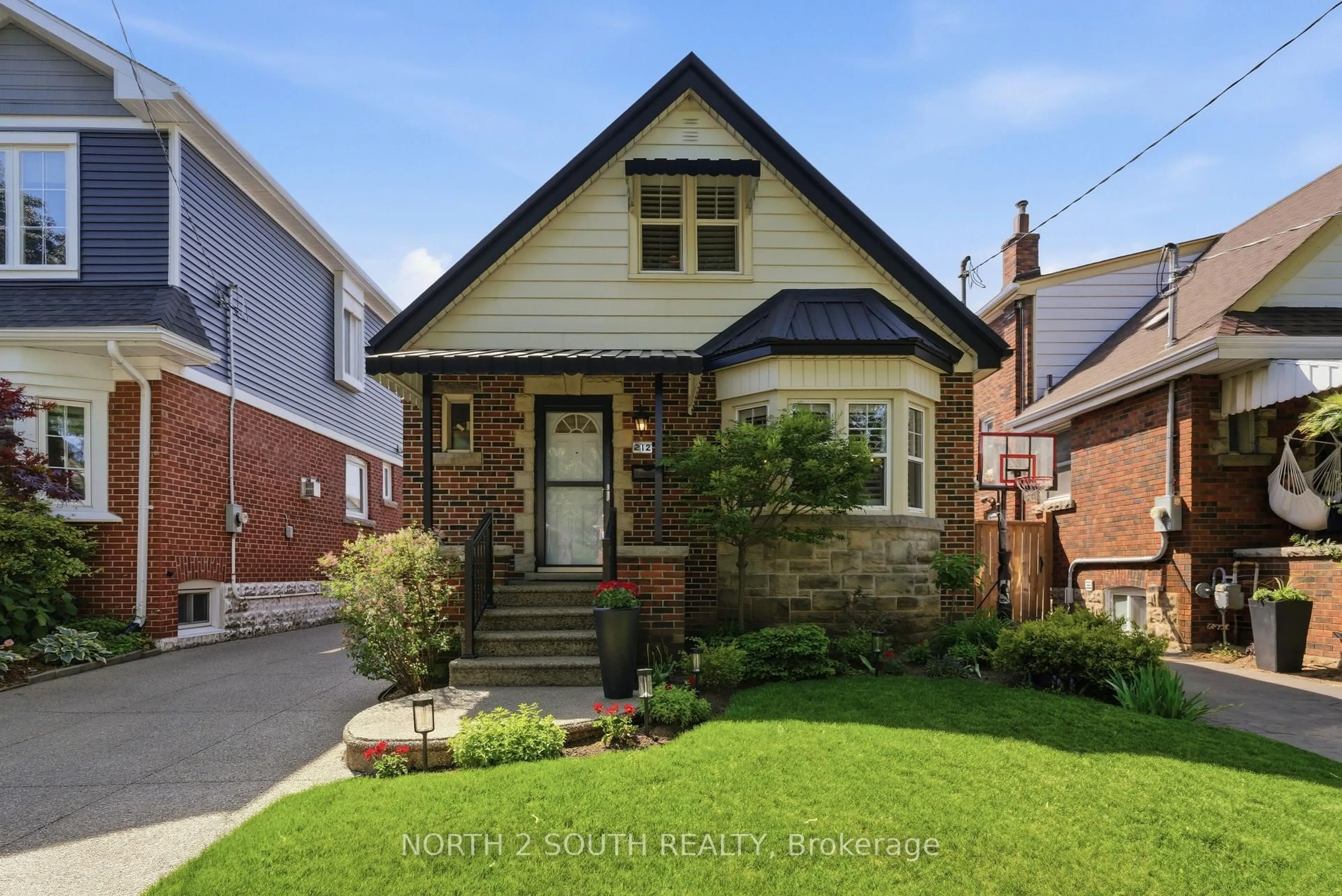 Home with brick exterior material, street for 212 Wexford Ave, Hamilton Ontario L8K 2P2